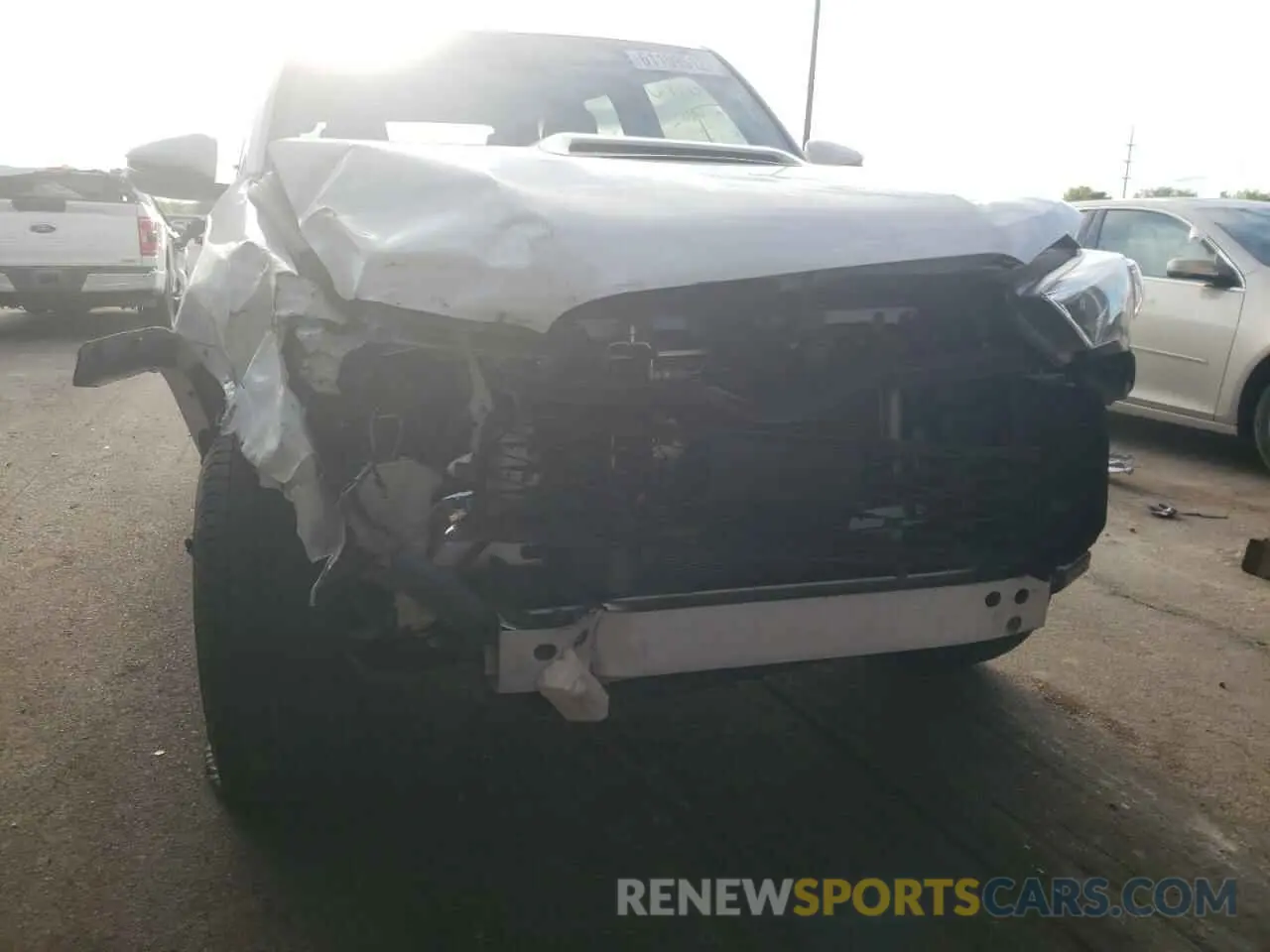 9 fotografías del automóvil dañado JTERU5JR8M5878401 TOYOTA 4RUNNER 2021