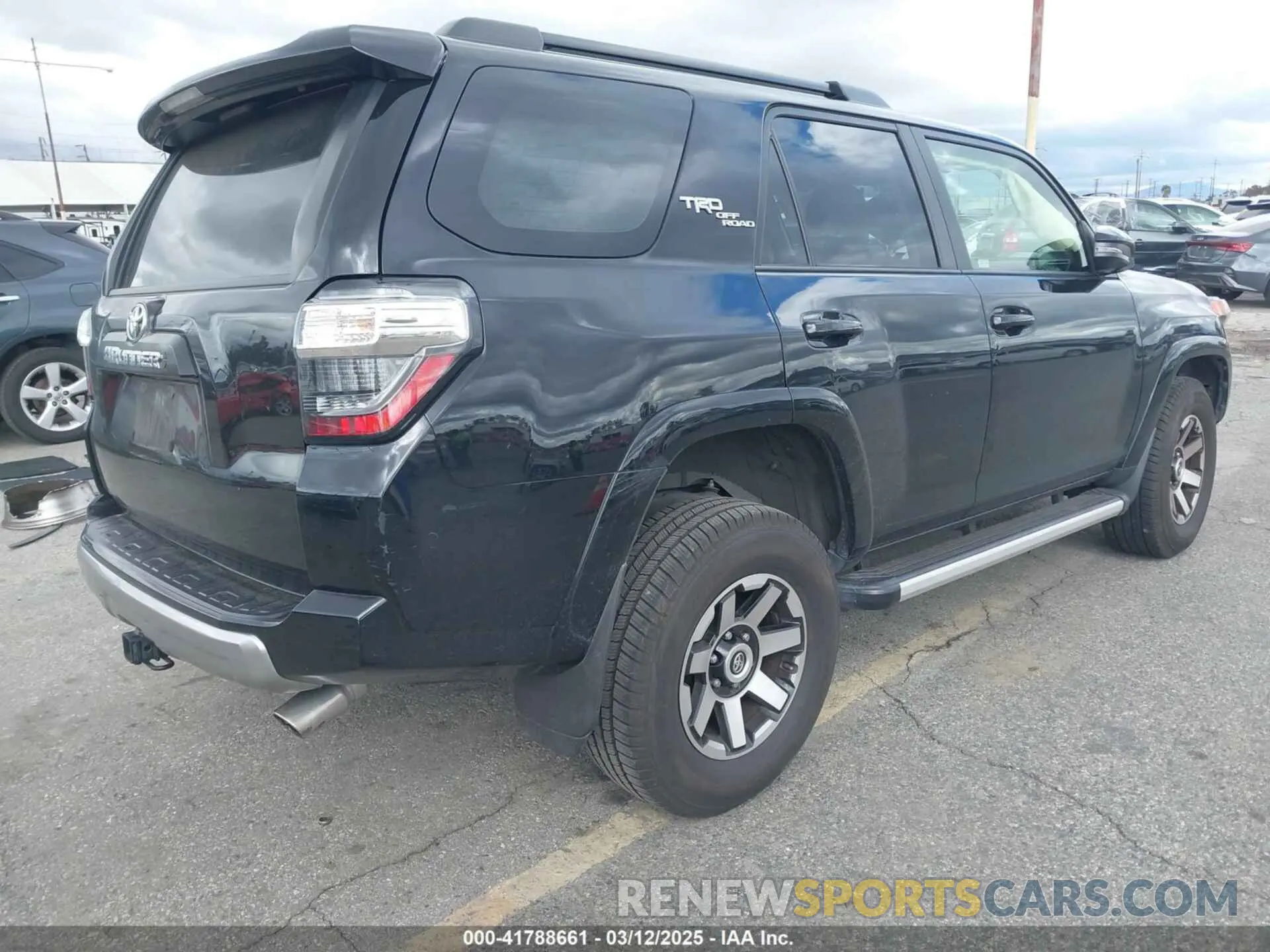 4 fotografías del automóvil dañado JTERU5JRXM5877816 TOYOTA 4RUNNER 2021