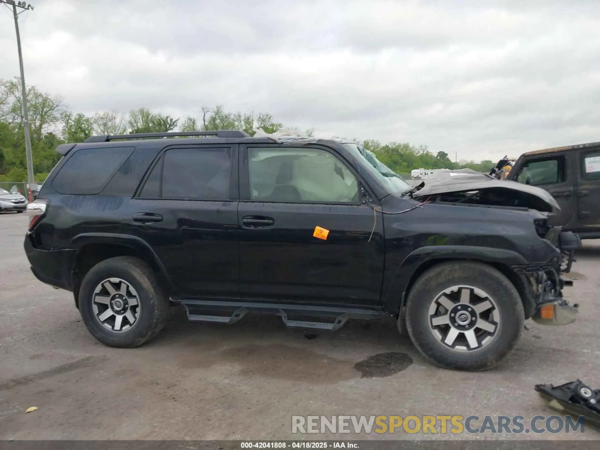 12 fotografías del automóvil dañado JTERU5JRXM5883079 TOYOTA 4RUNNER 2021