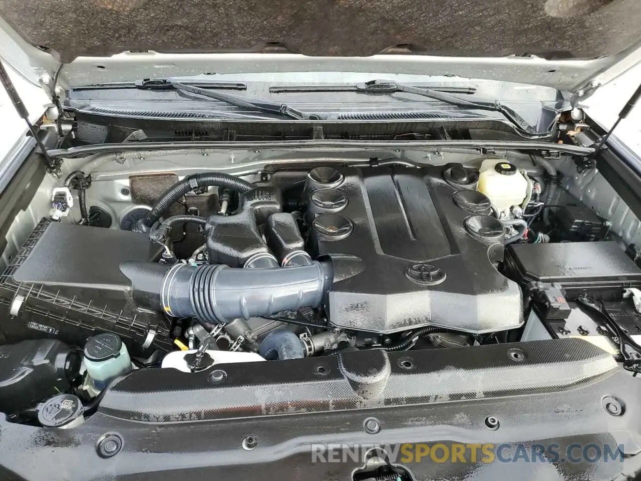 12 fotografías del automóvil dañado JTERU5JRXM5944561 TOYOTA 4RUNNER 2021
