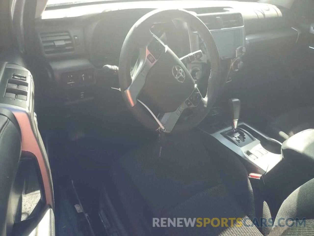 8 fotografías del automóvil dañado JTEZU5JR6M5234959 TOYOTA 4RUNNER 2021