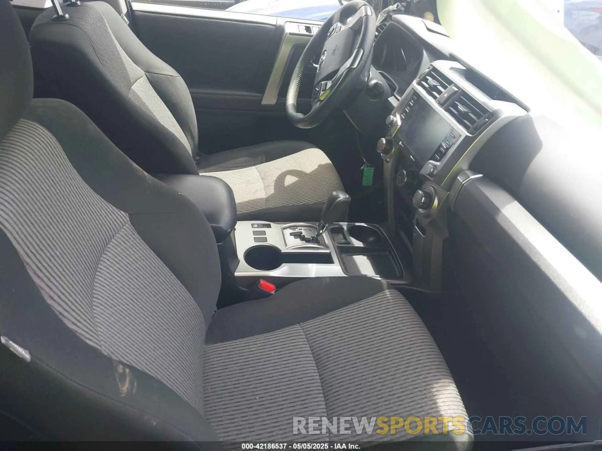 5 fotografías del automóvil dañado JTEEU5JR0N5257119 TOYOTA 4RUNNER 2022