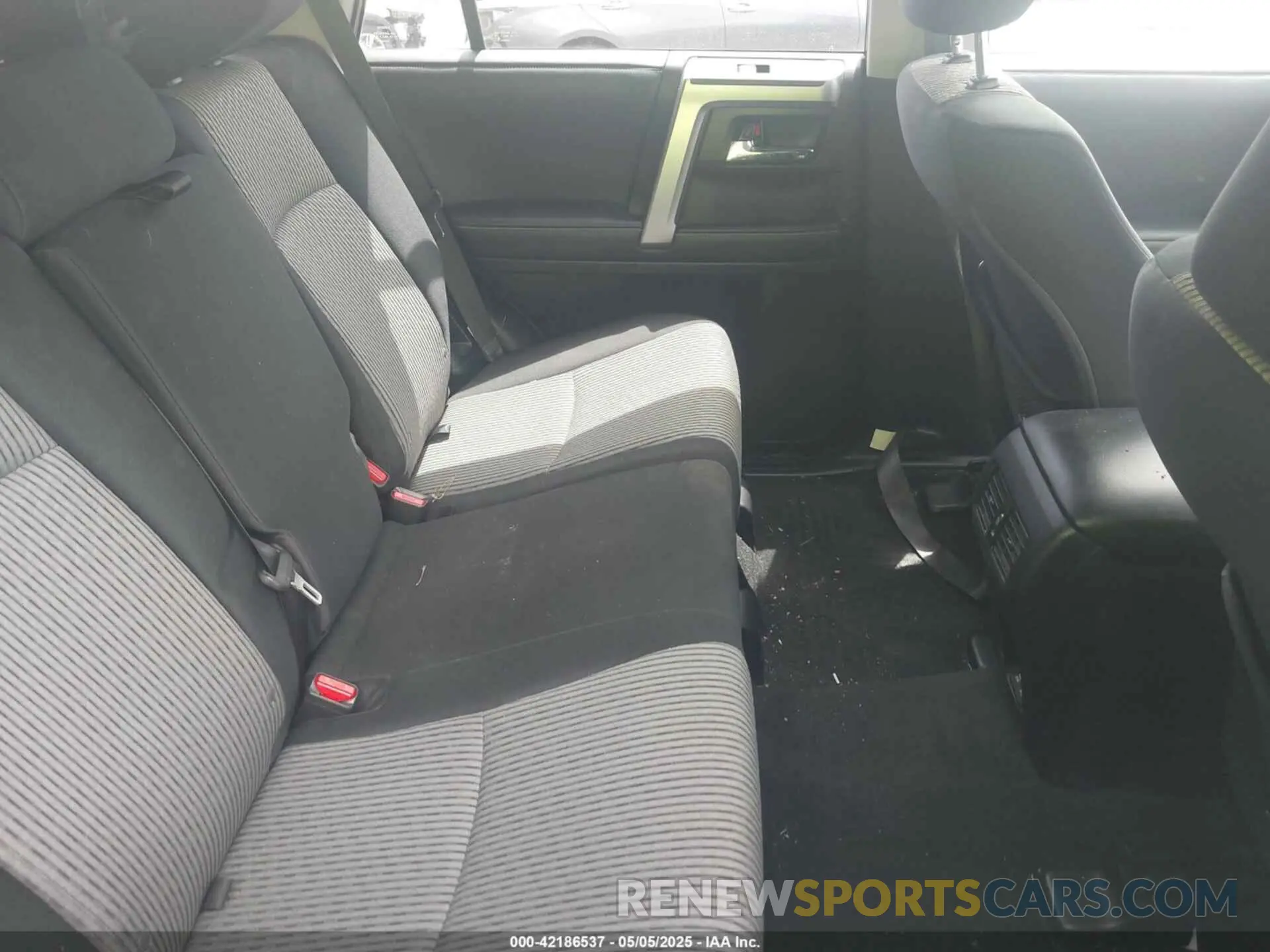 8 fotografías del automóvil dañado JTEEU5JR0N5257119 TOYOTA 4RUNNER 2022