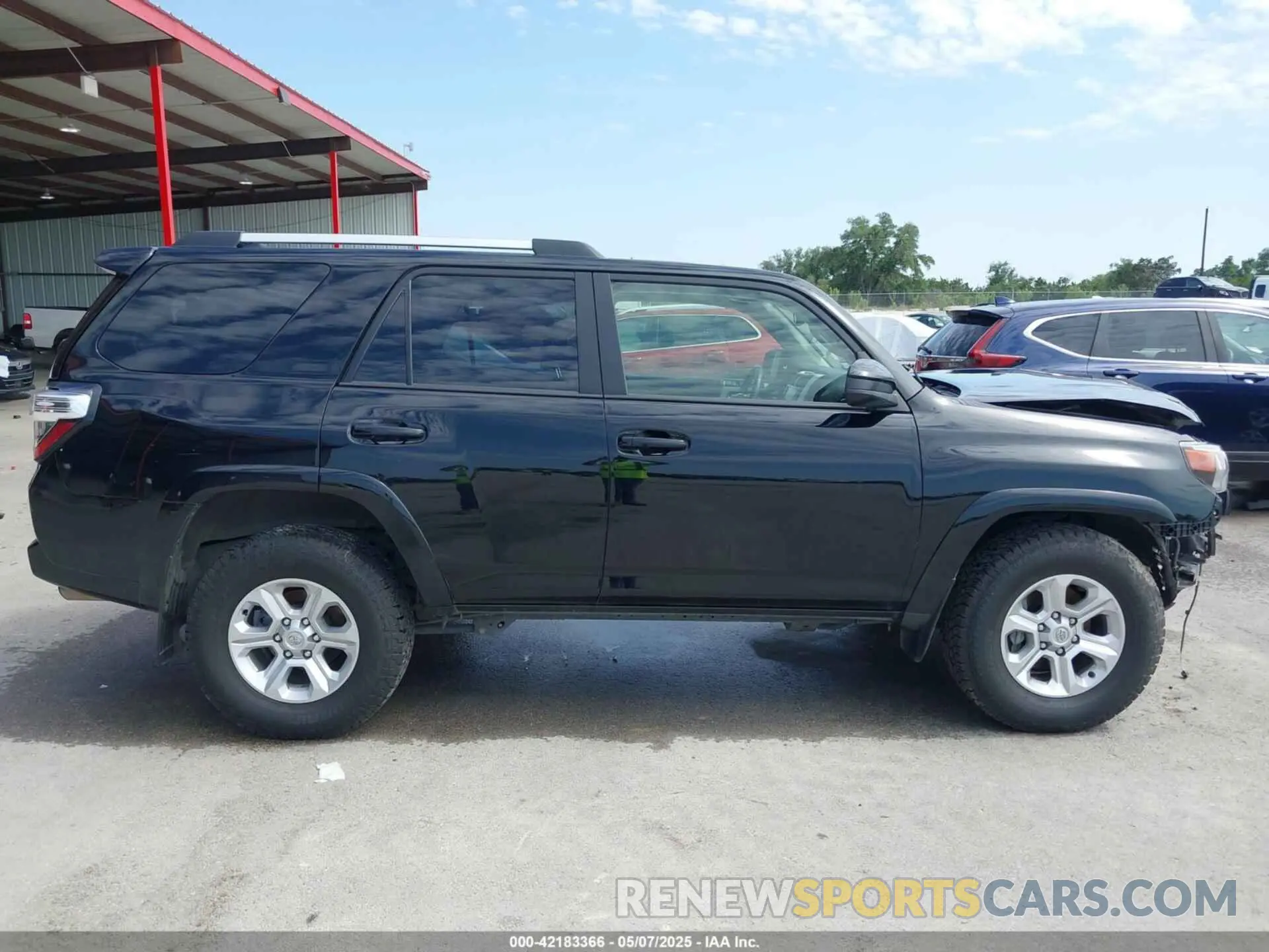 14 fotografías del automóvil dañado JTEEU5JR5N5260419 TOYOTA 4RUNNER 2022