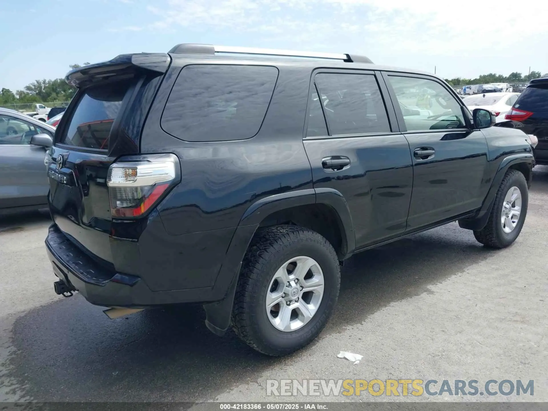 4 fotografías del automóvil dañado JTEEU5JR5N5260419 TOYOTA 4RUNNER 2022
