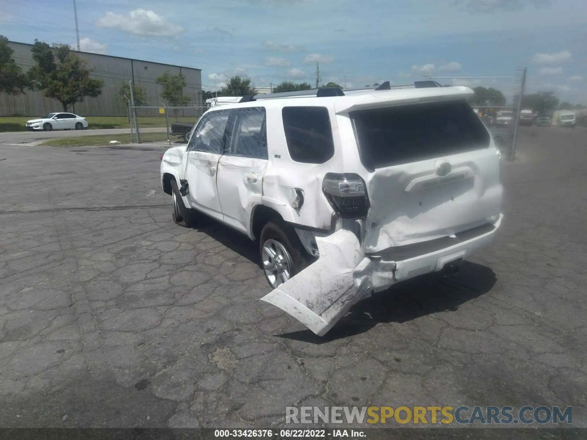 3 fotografías del automóvil dañado JTEEU5JR6N5252376 TOYOTA 4RUNNER 2022