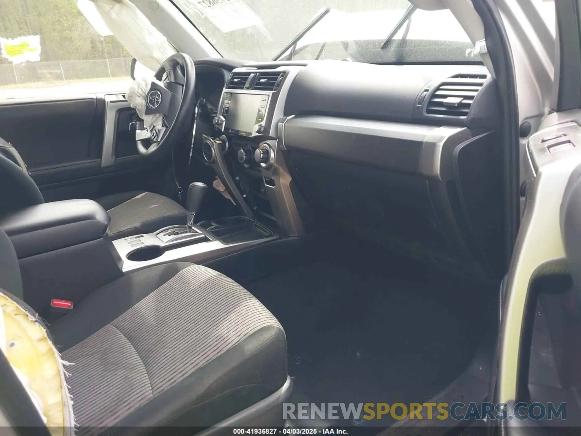 5 fotografías del automóvil dañado JTEEU5JR8N5255568 TOYOTA 4RUNNER 2022