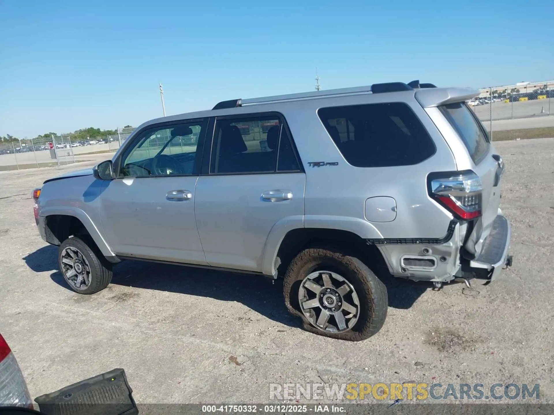 14 fotografías del automóvil dañado JTEEU5JRXN5264532 TOYOTA 4RUNNER 2022