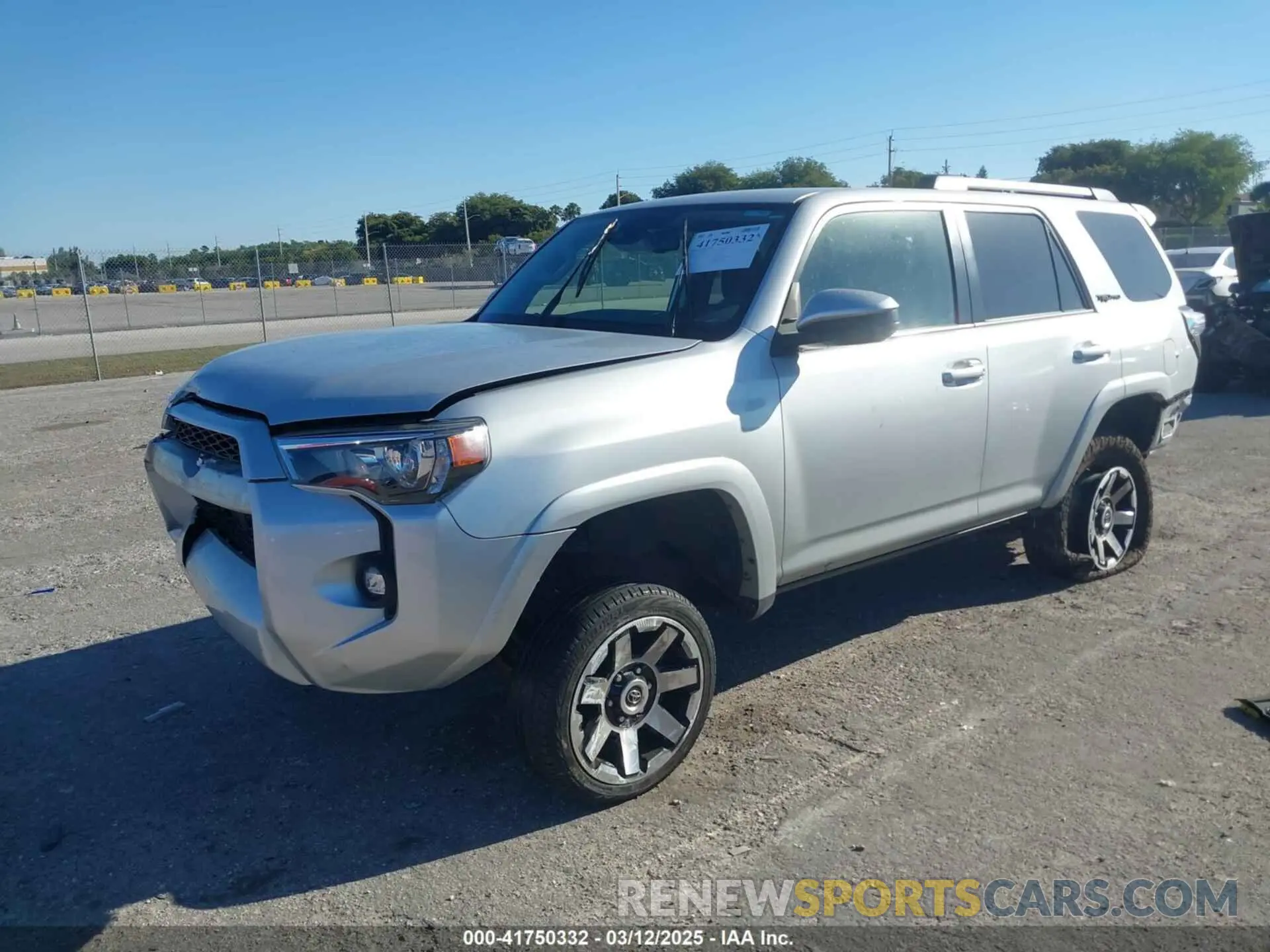 2 fotografías del automóvil dañado JTEEU5JRXN5264532 TOYOTA 4RUNNER 2022