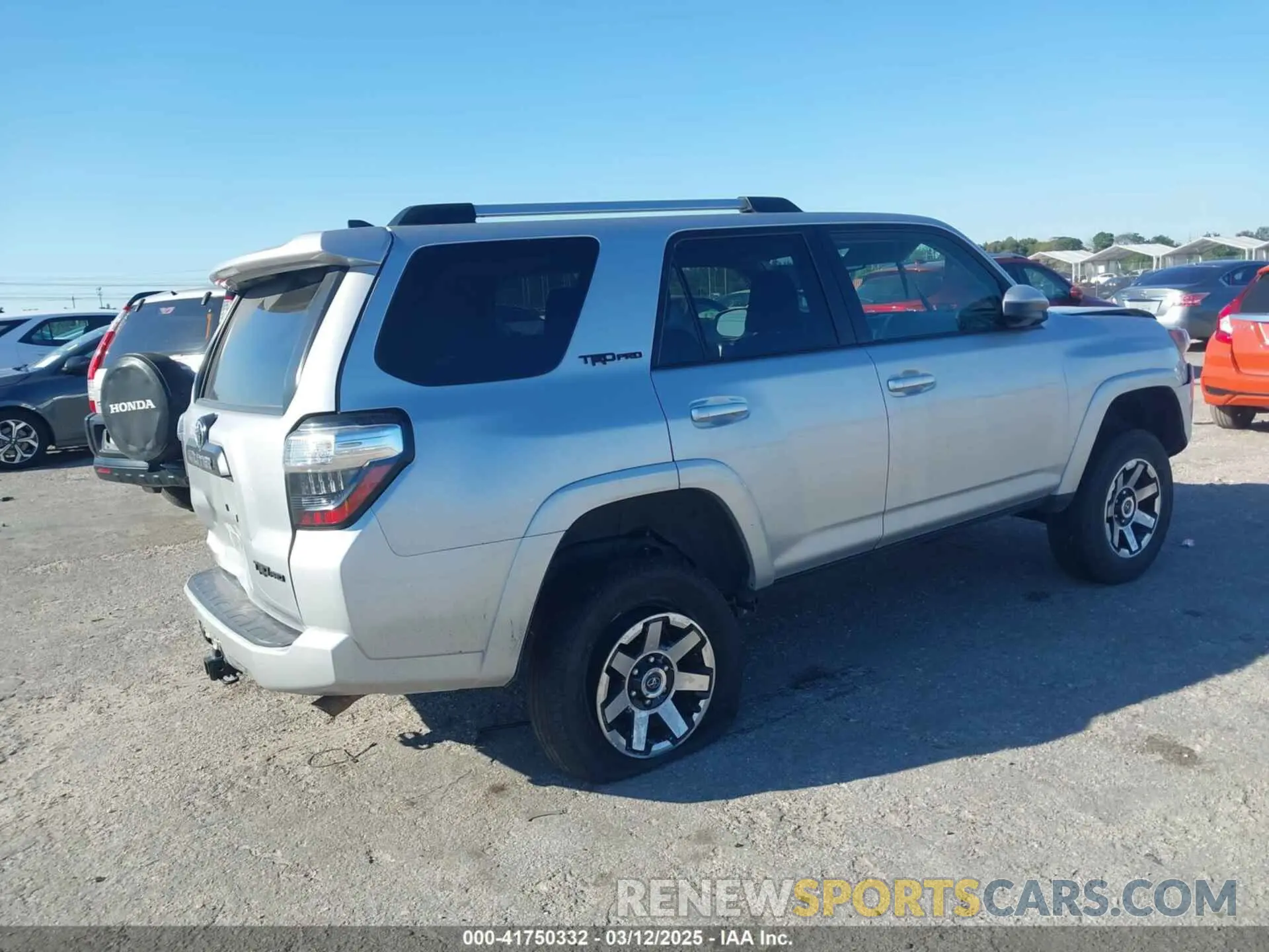 4 fotografías del automóvil dañado JTEEU5JRXN5264532 TOYOTA 4RUNNER 2022