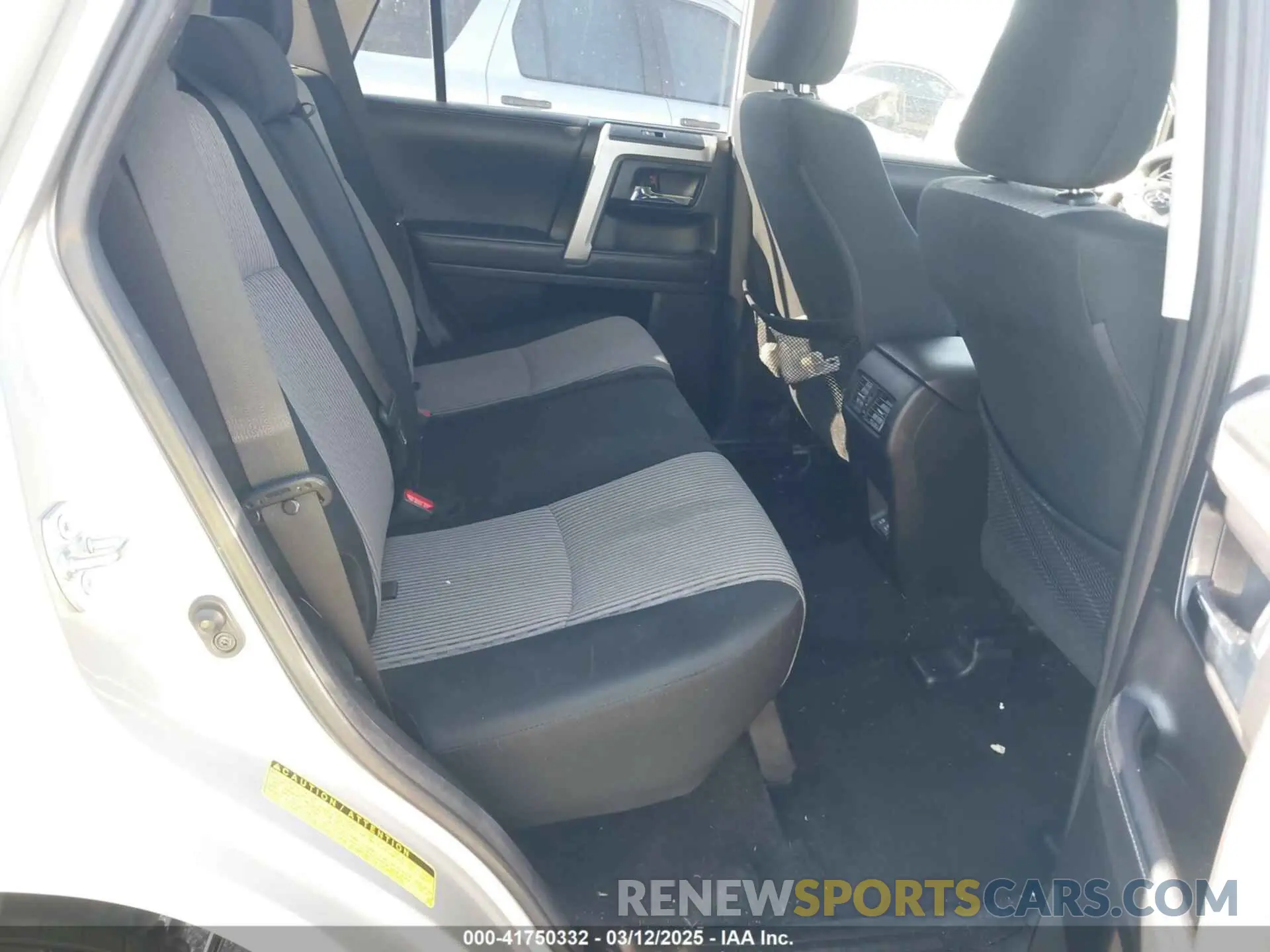8 fotografías del automóvil dañado JTEEU5JRXN5264532 TOYOTA 4RUNNER 2022