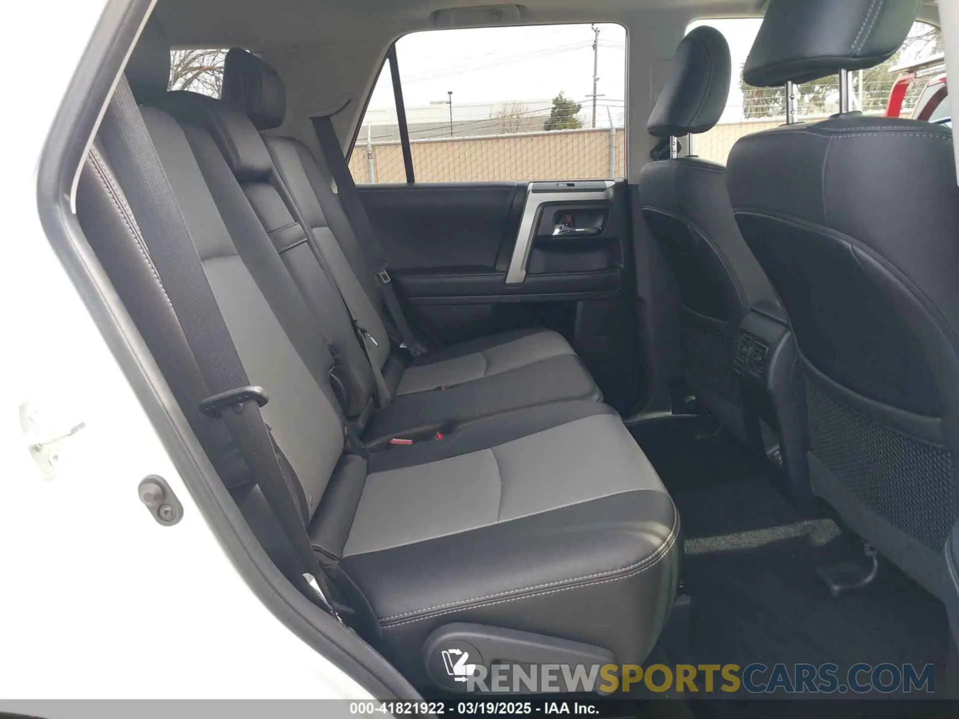 8 fotografías del automóvil dañado JTEFU5JR2N5263847 TOYOTA 4RUNNER 2022