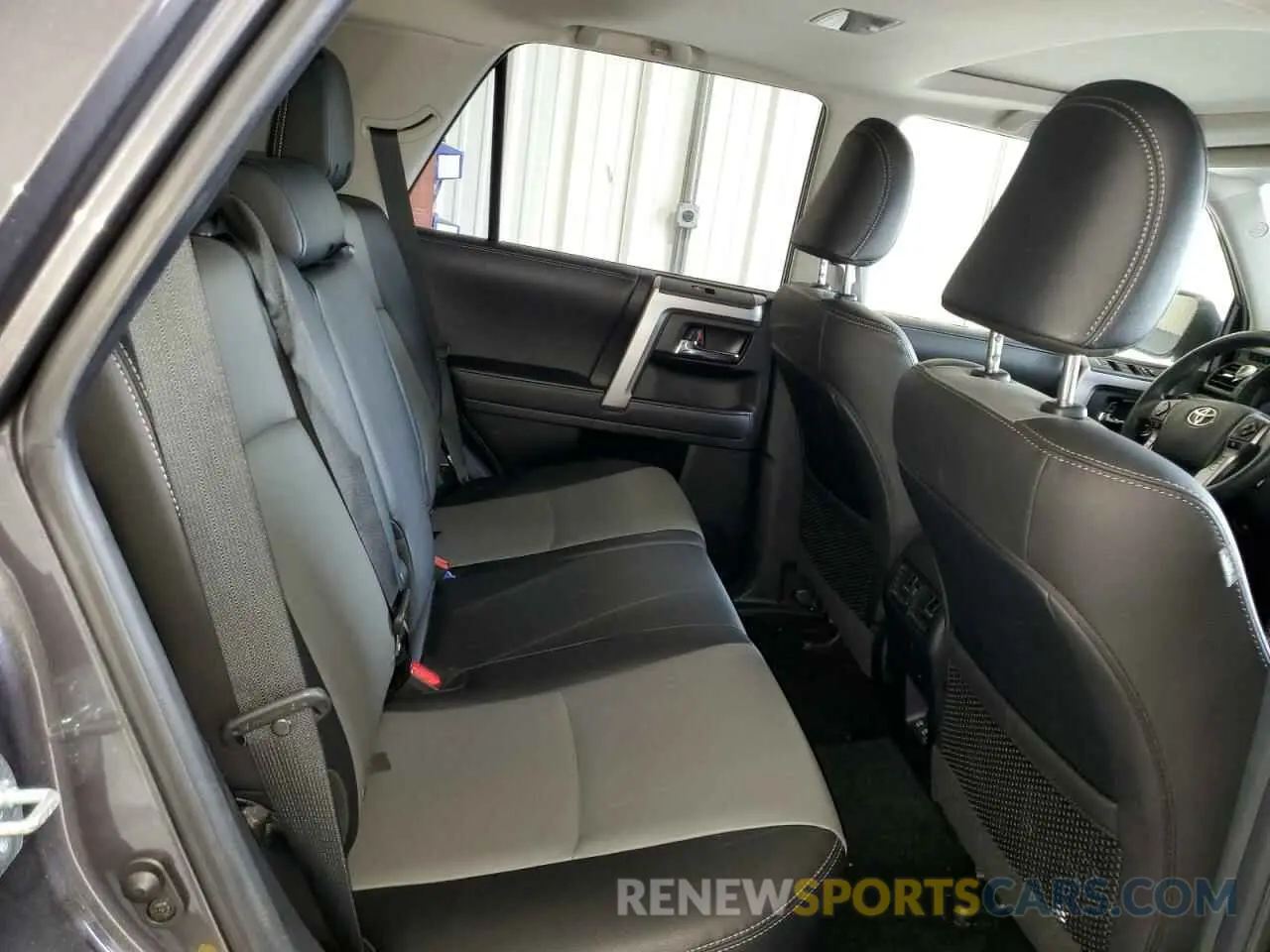 11 fotografías del automóvil dañado JTEFU5JR7N5263651 TOYOTA 4RUNNER 2022
