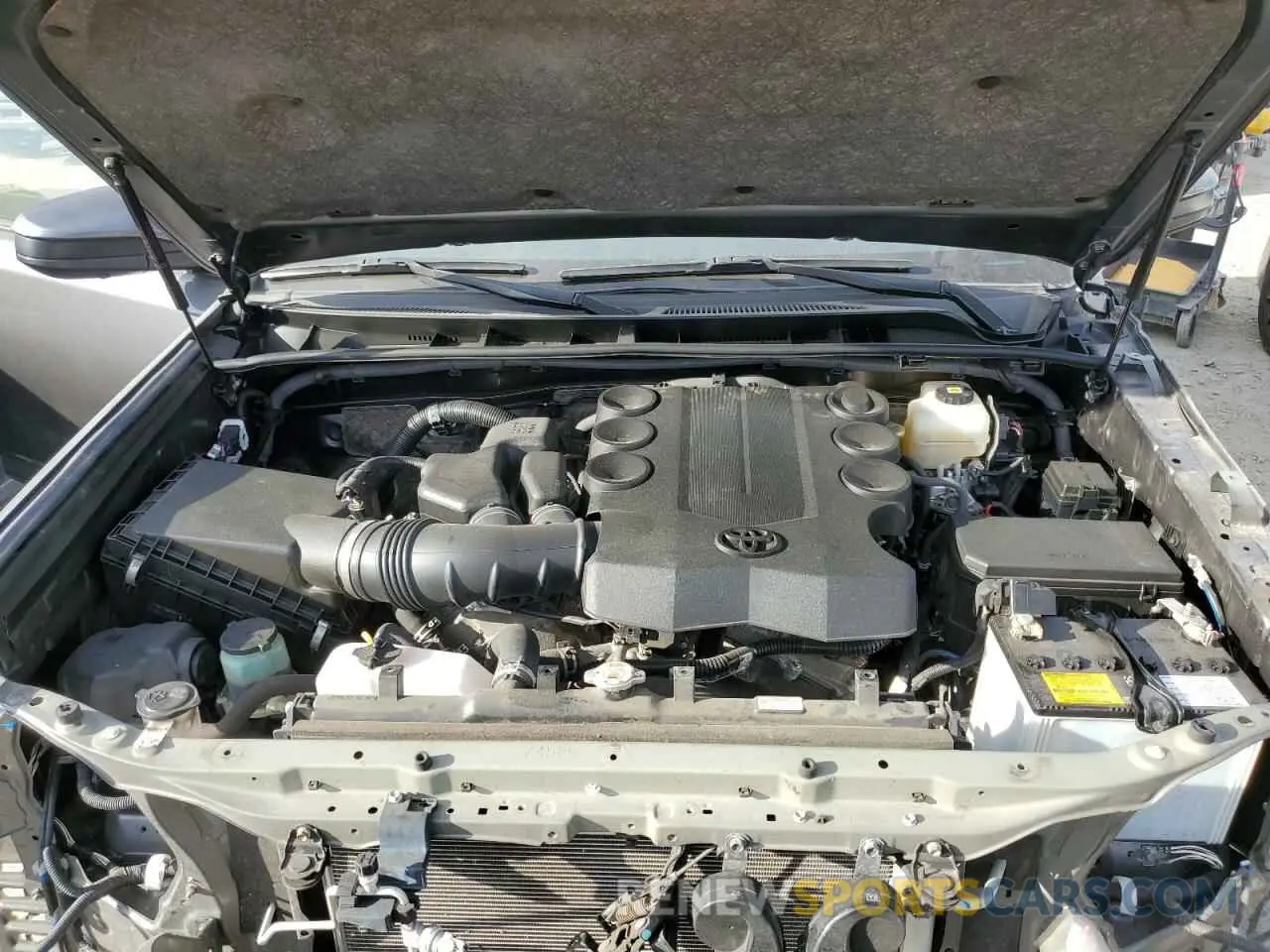 12 fotografías del automóvil dañado JTELU5JR8N5987495 TOYOTA 4RUNNER 2022