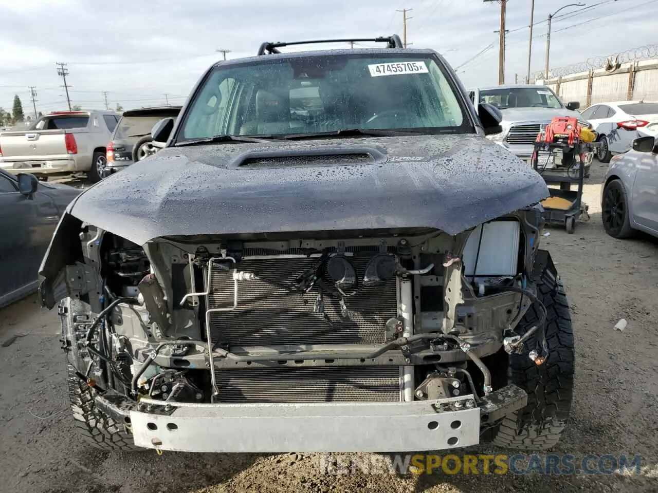 5 fotografías del automóvil dañado JTELU5JR8N5987495 TOYOTA 4RUNNER 2022