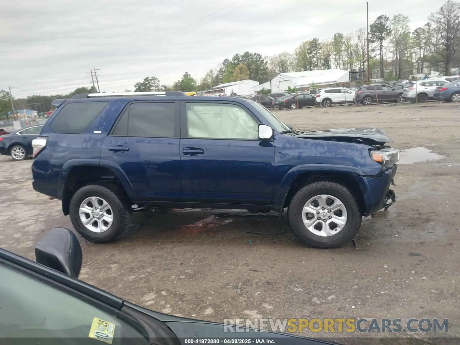 13 fotografías del automóvil dañado JTEMU5JR0N6028851 TOYOTA 4RUNNER 2022