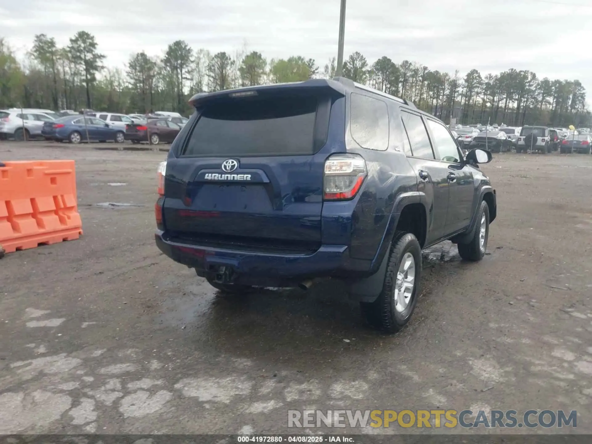 4 fotografías del automóvil dañado JTEMU5JR0N6028851 TOYOTA 4RUNNER 2022