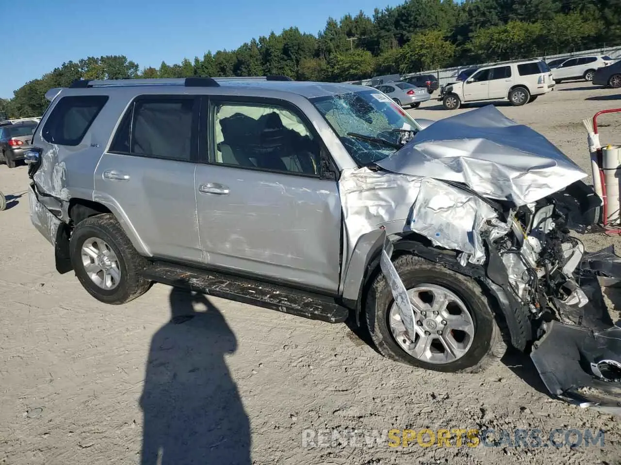 4 fotografías del automóvil dañado JTEMU5JR0N6063230 TOYOTA 4RUNNER 2022
