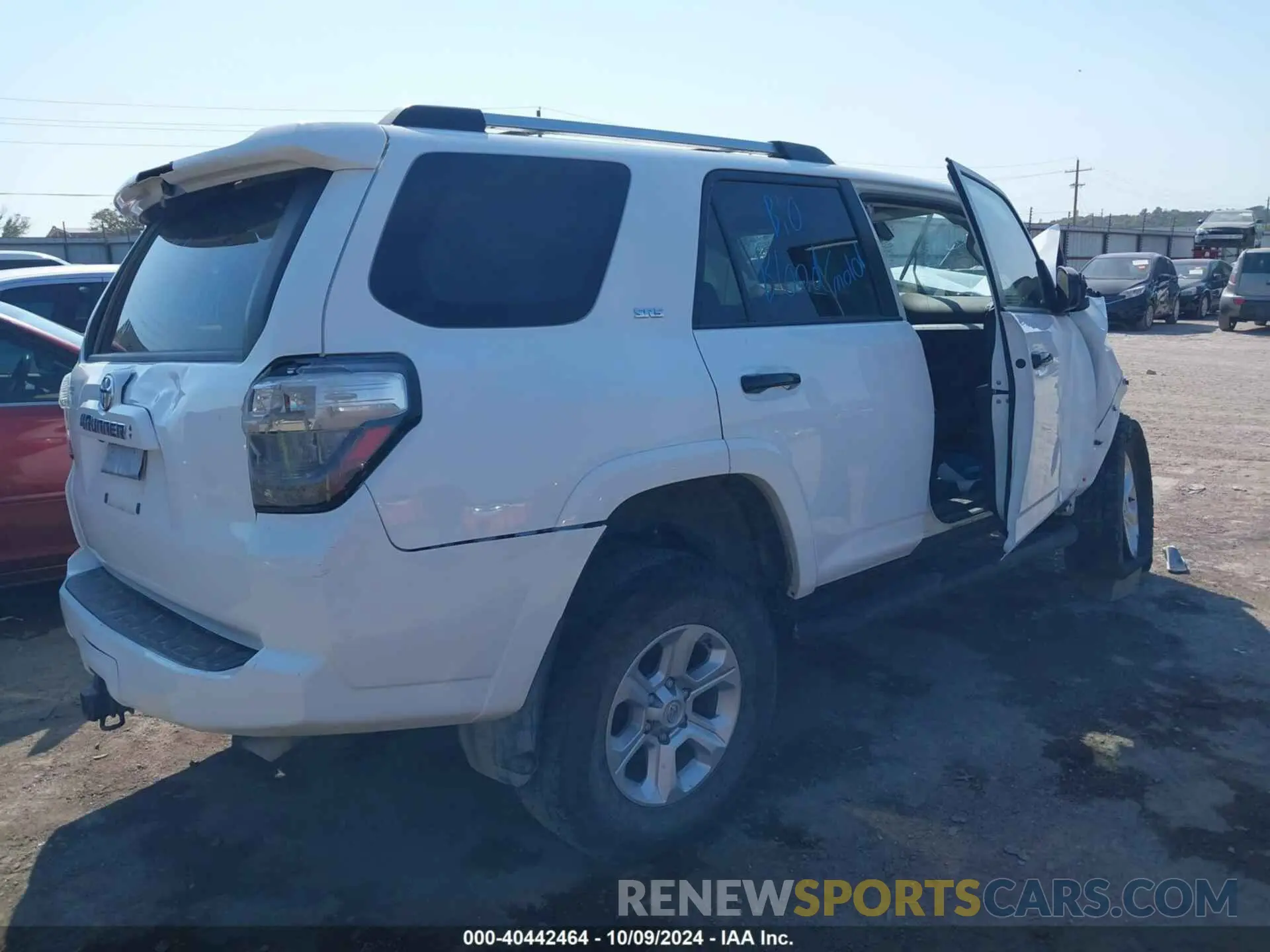 4 fotografías del automóvil dañado JTEMU5JR2N5981616 TOYOTA 4RUNNER 2022