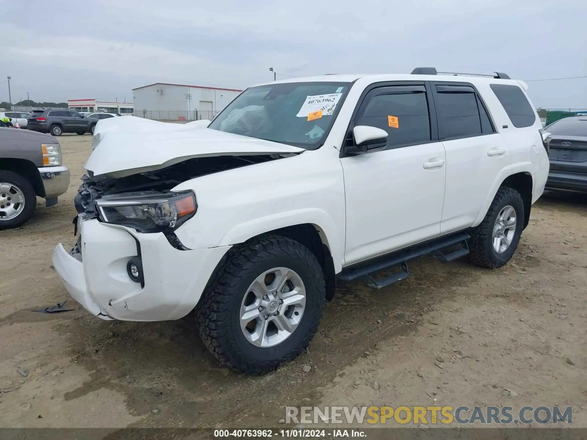 2 fotografías del automóvil dañado JTEMU5JR5N5978080 TOYOTA 4RUNNER 2022