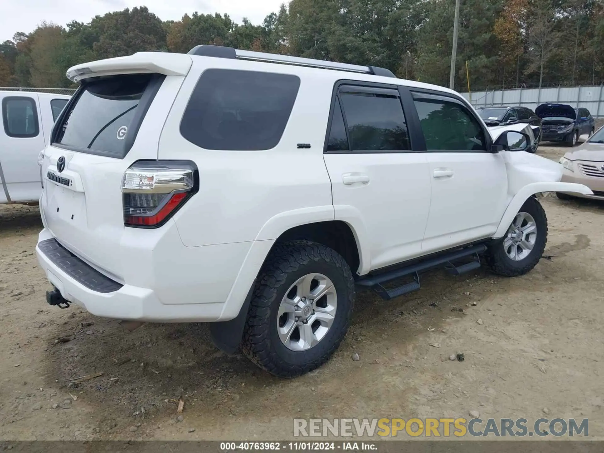 4 fotografías del automóvil dañado JTEMU5JR5N5978080 TOYOTA 4RUNNER 2022