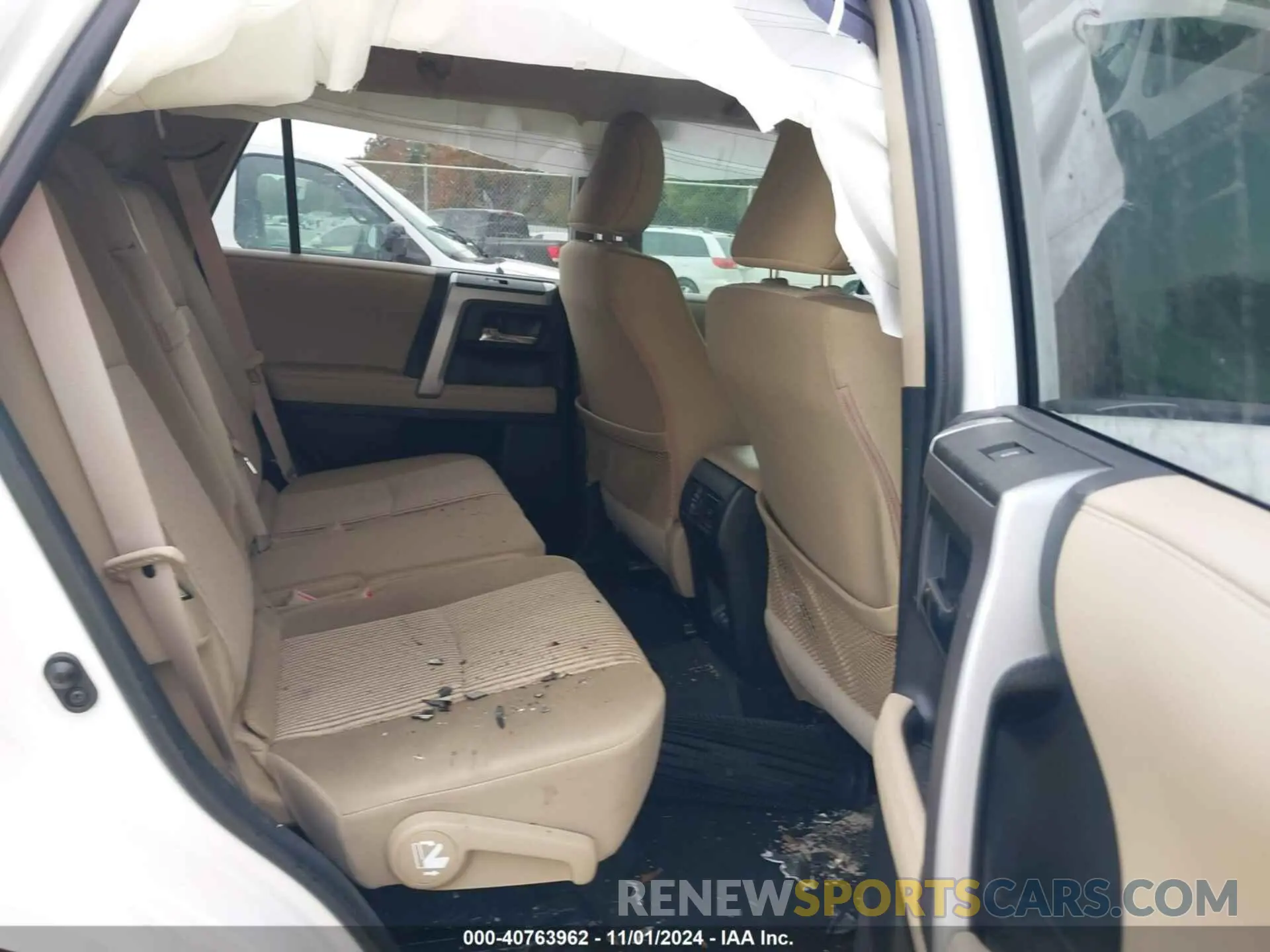 8 fotografías del automóvil dañado JTEMU5JR5N5978080 TOYOTA 4RUNNER 2022