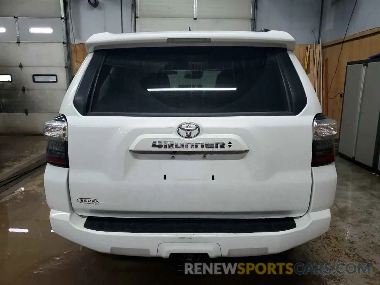 6 fotografías del automóvil dañado JTEMU5JR7N6041838 TOYOTA 4RUNNER 2022