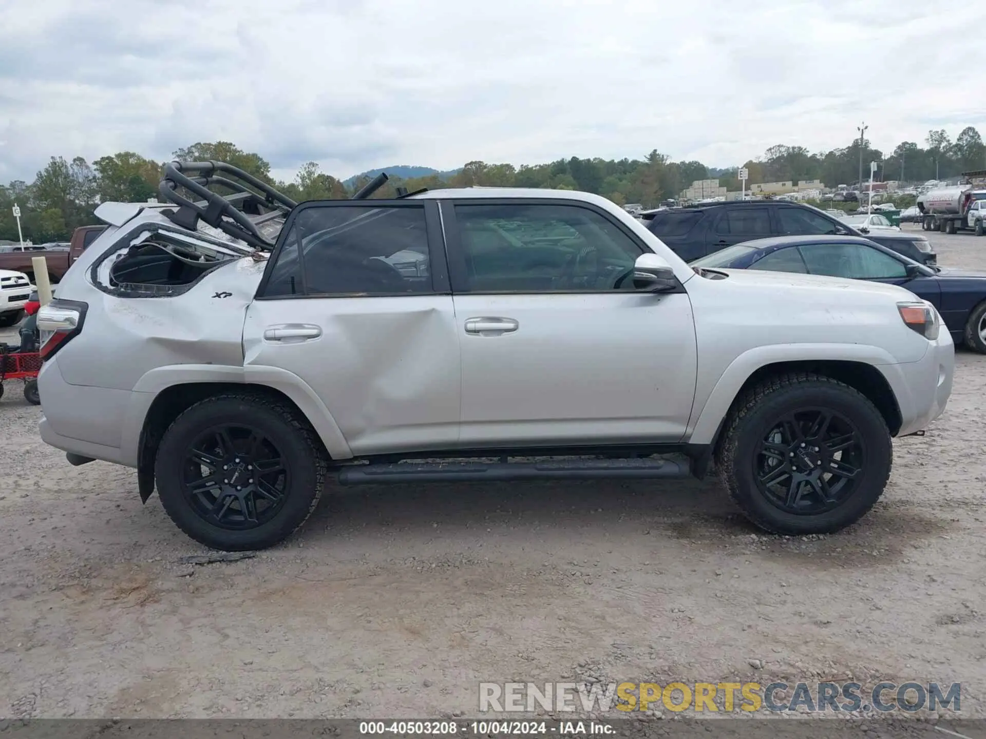14 fotografías del automóvil dañado JTENU5JR0N6039434 TOYOTA 4RUNNER 2022