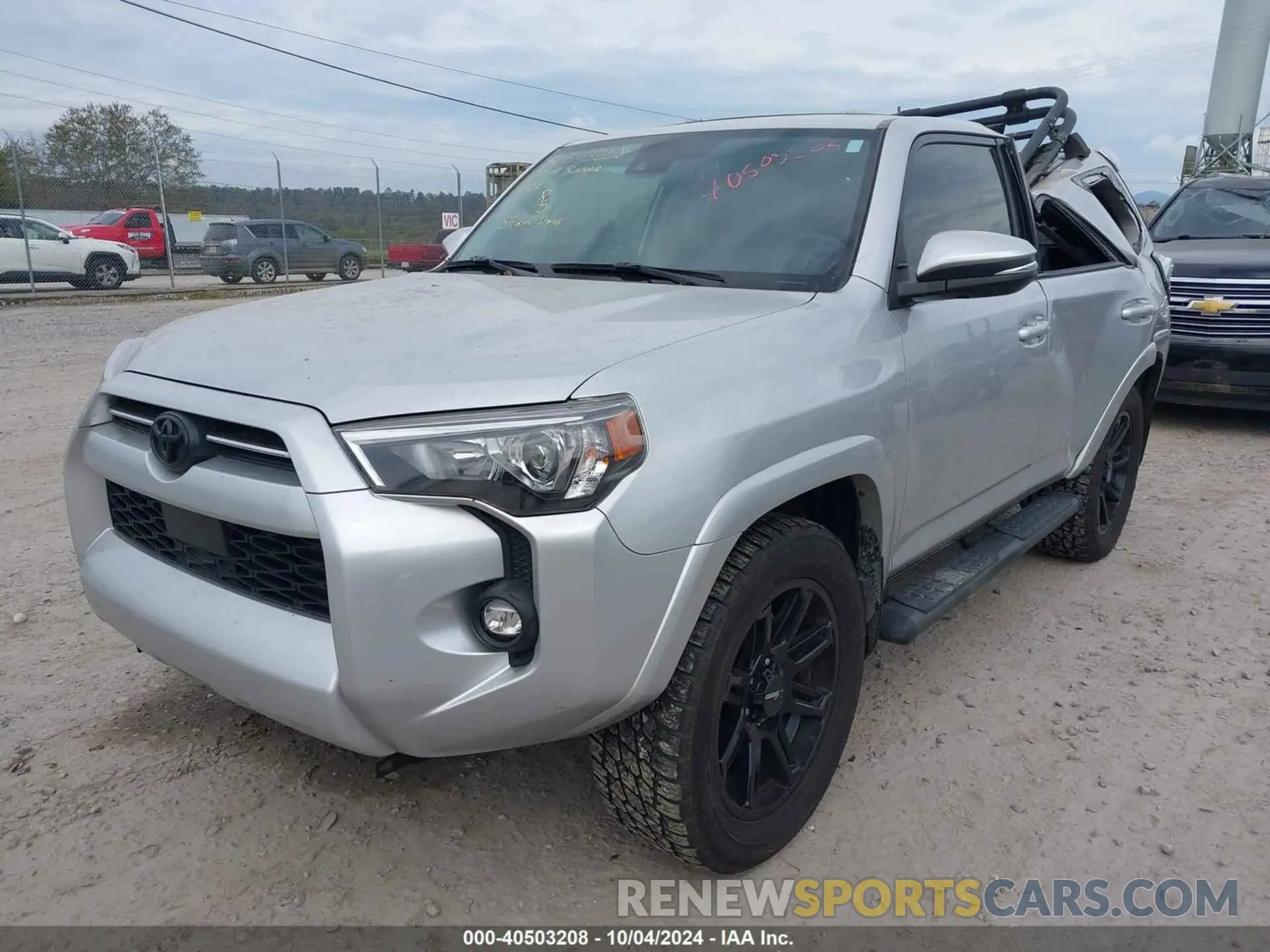 2 fotografías del automóvil dañado JTENU5JR0N6039434 TOYOTA 4RUNNER 2022