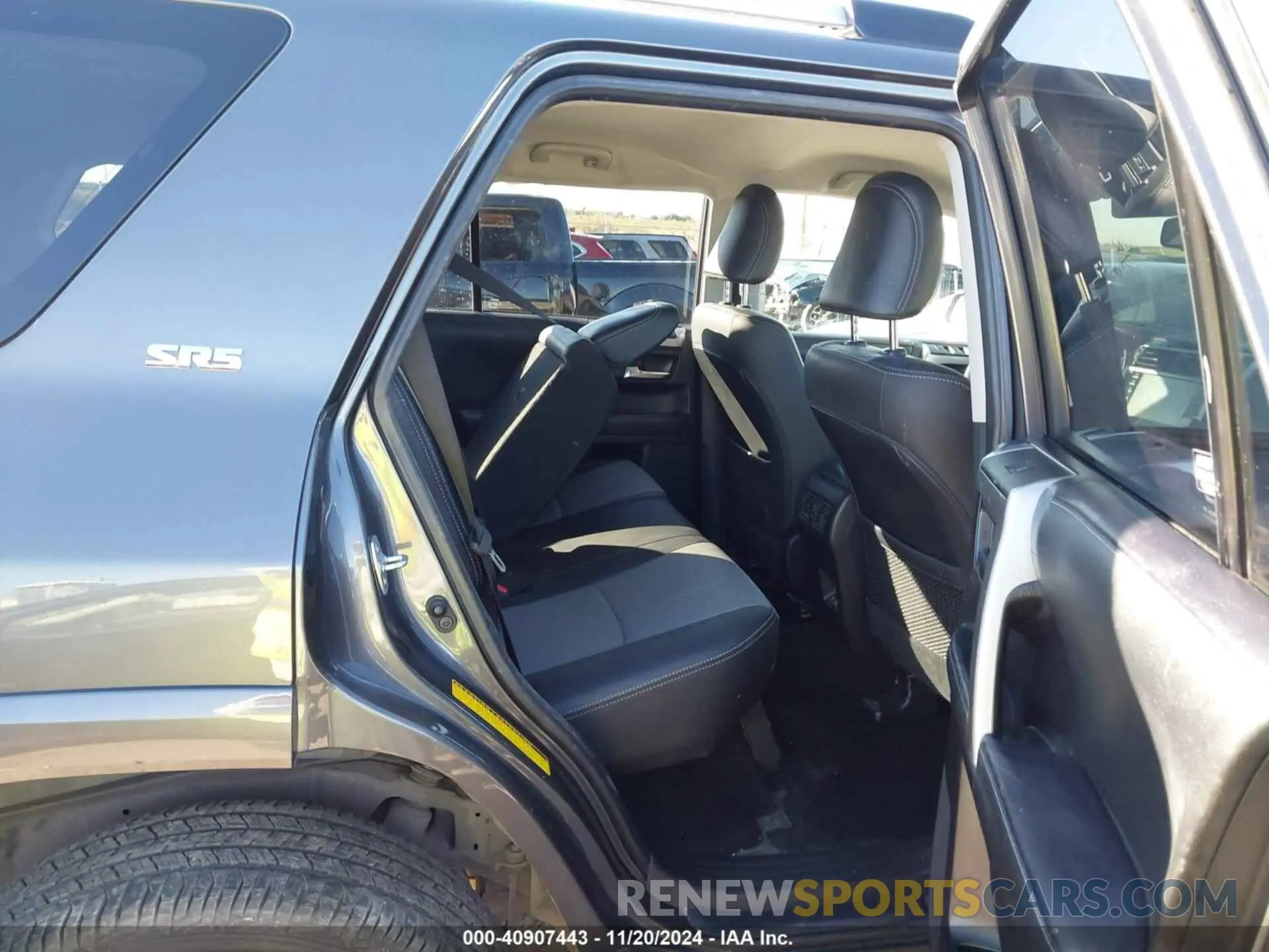 8 fotografías del automóvil dañado JTENU5JR3N5999286 TOYOTA 4RUNNER 2022