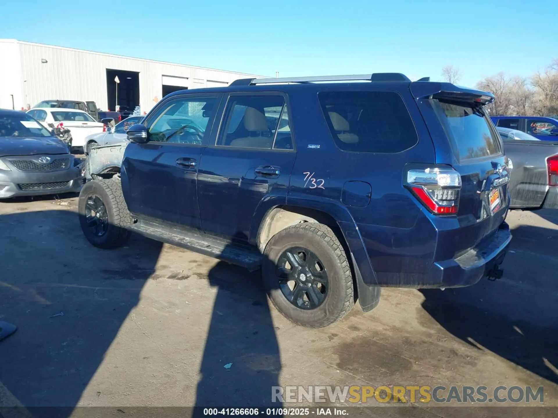 3 fotografías del automóvil dañado JTENU5JR5N6064538 TOYOTA 4RUNNER 2022