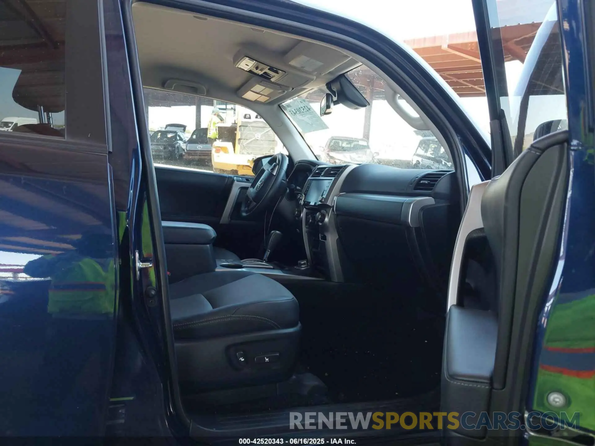 5 fotografías del automóvil dañado JTENU5JR7N6039432 TOYOTA 4RUNNER 2022