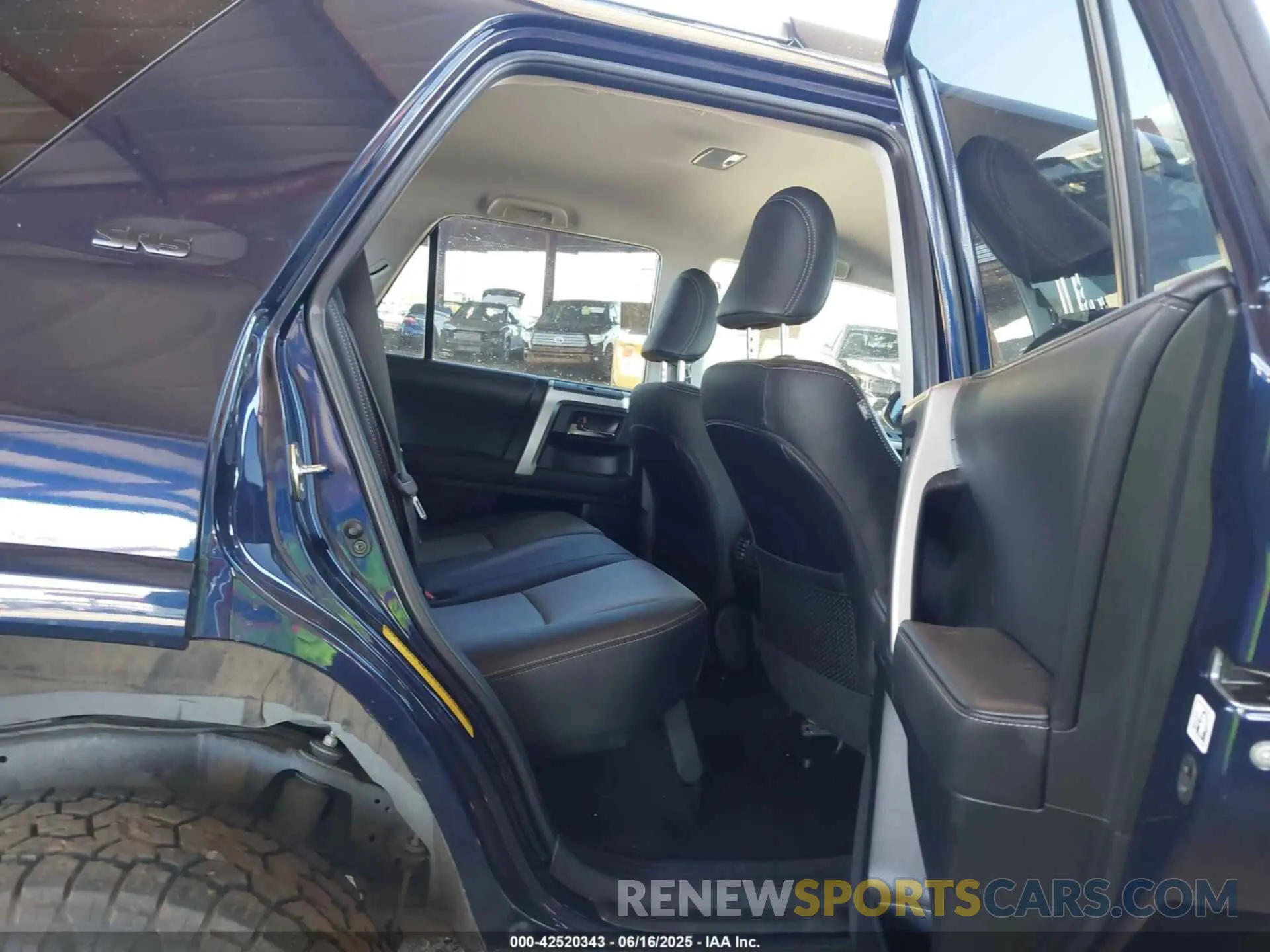 8 fotografías del automóvil dañado JTENU5JR7N6039432 TOYOTA 4RUNNER 2022