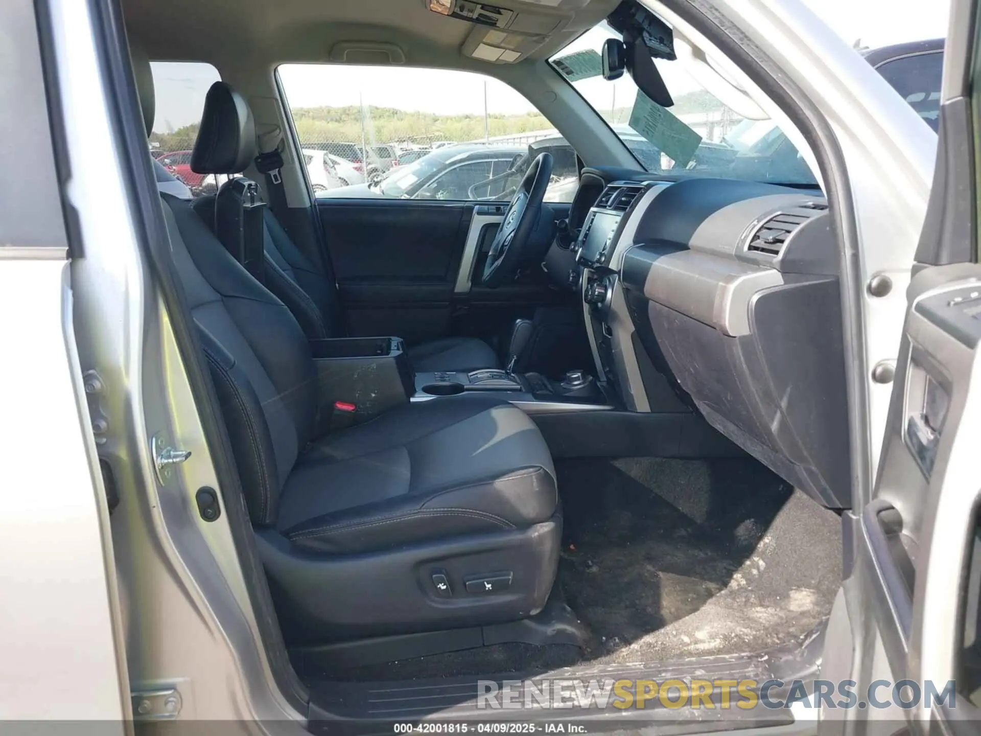5 fotografías del automóvil dañado JTENU5JR8N6043358 TOYOTA 4RUNNER 2022