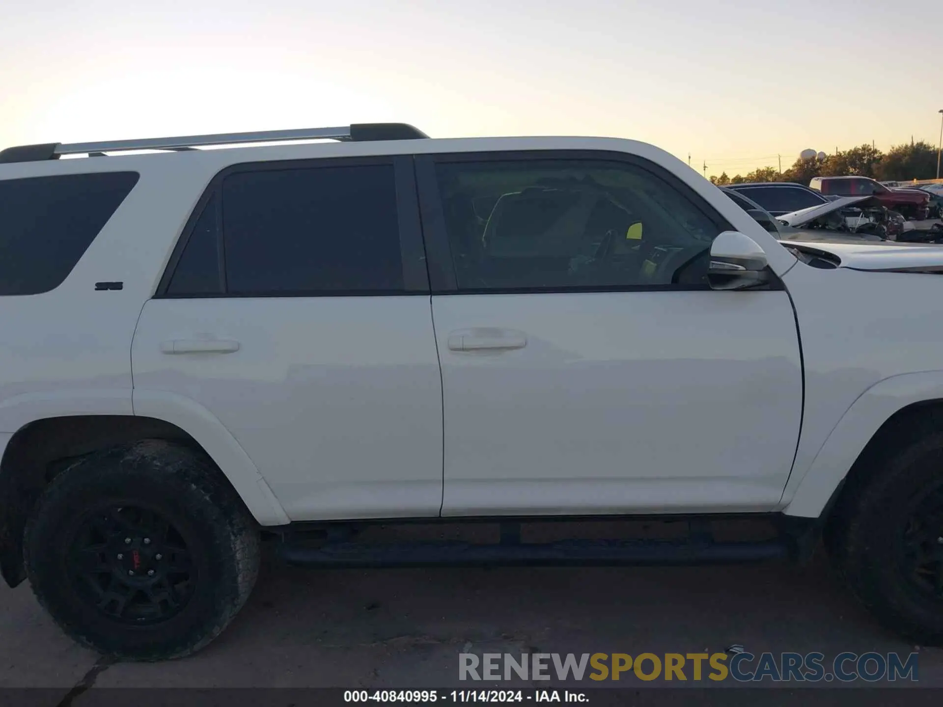 14 fotografías del automóvil dañado JTENU5JR9N6067989 TOYOTA 4RUNNER 2022