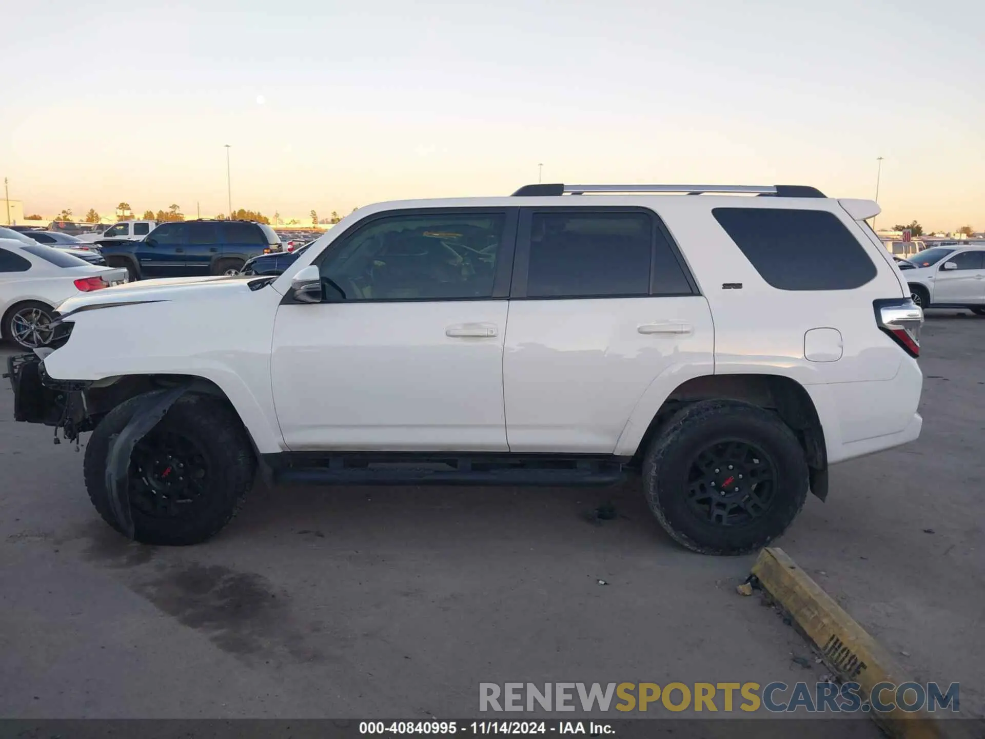 15 fotografías del automóvil dañado JTENU5JR9N6067989 TOYOTA 4RUNNER 2022