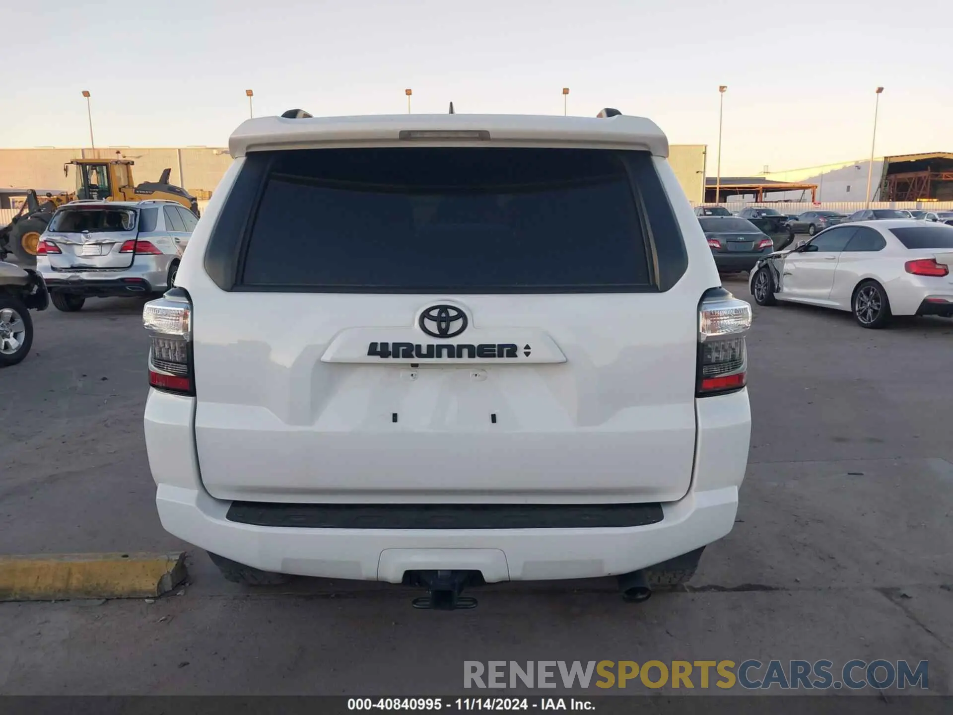 17 fotografías del automóvil dañado JTENU5JR9N6067989 TOYOTA 4RUNNER 2022