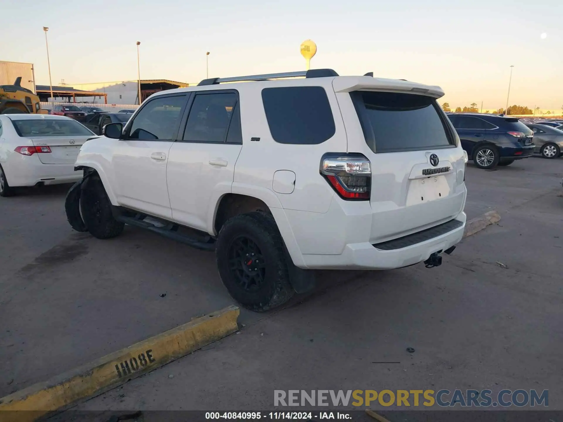 3 fotografías del automóvil dañado JTENU5JR9N6067989 TOYOTA 4RUNNER 2022