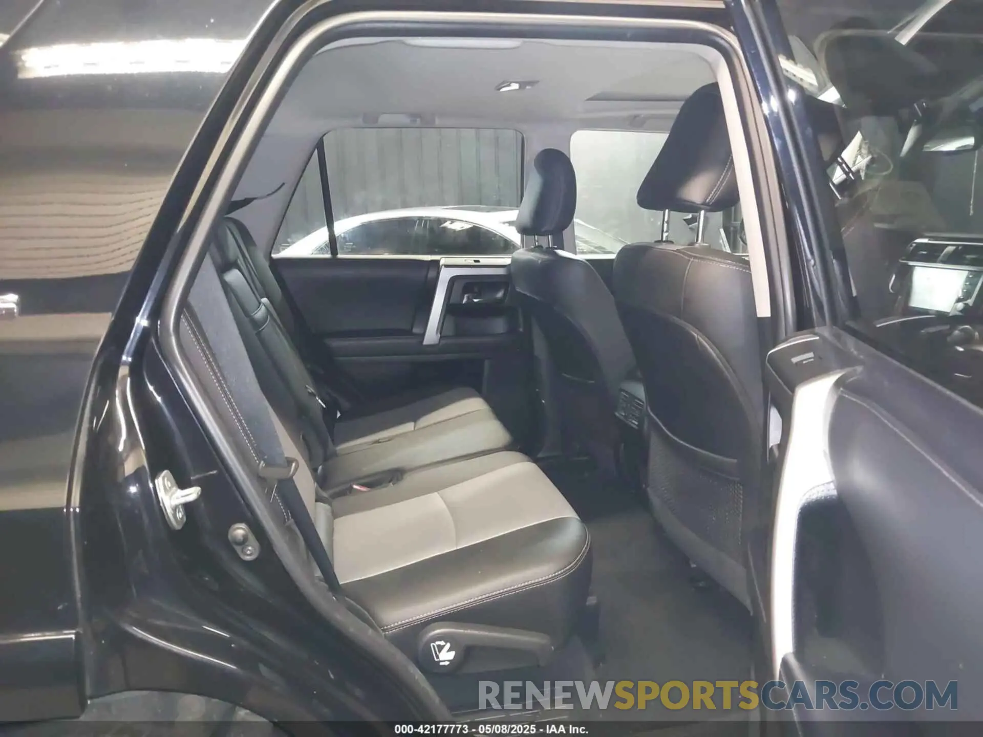 8 fotografías del automóvil dañado JTENU5JR9N6084064 TOYOTA 4RUNNER 2022