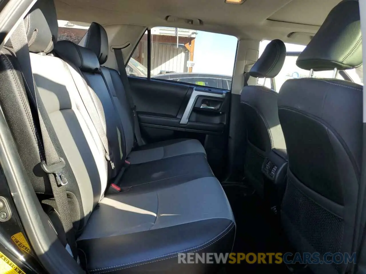 11 fotografías del automóvil dañado JTENU5JRXN5992514 TOYOTA 4RUNNER 2022