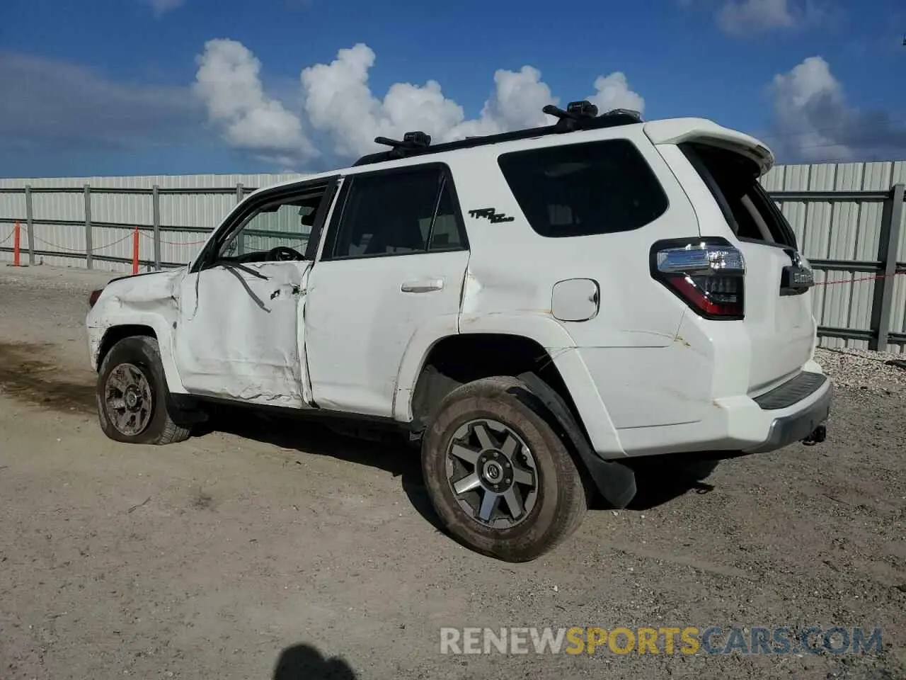 2 fotografías del automóvil dañado JTEPU5JR0N6002019 TOYOTA 4RUNNER 2022