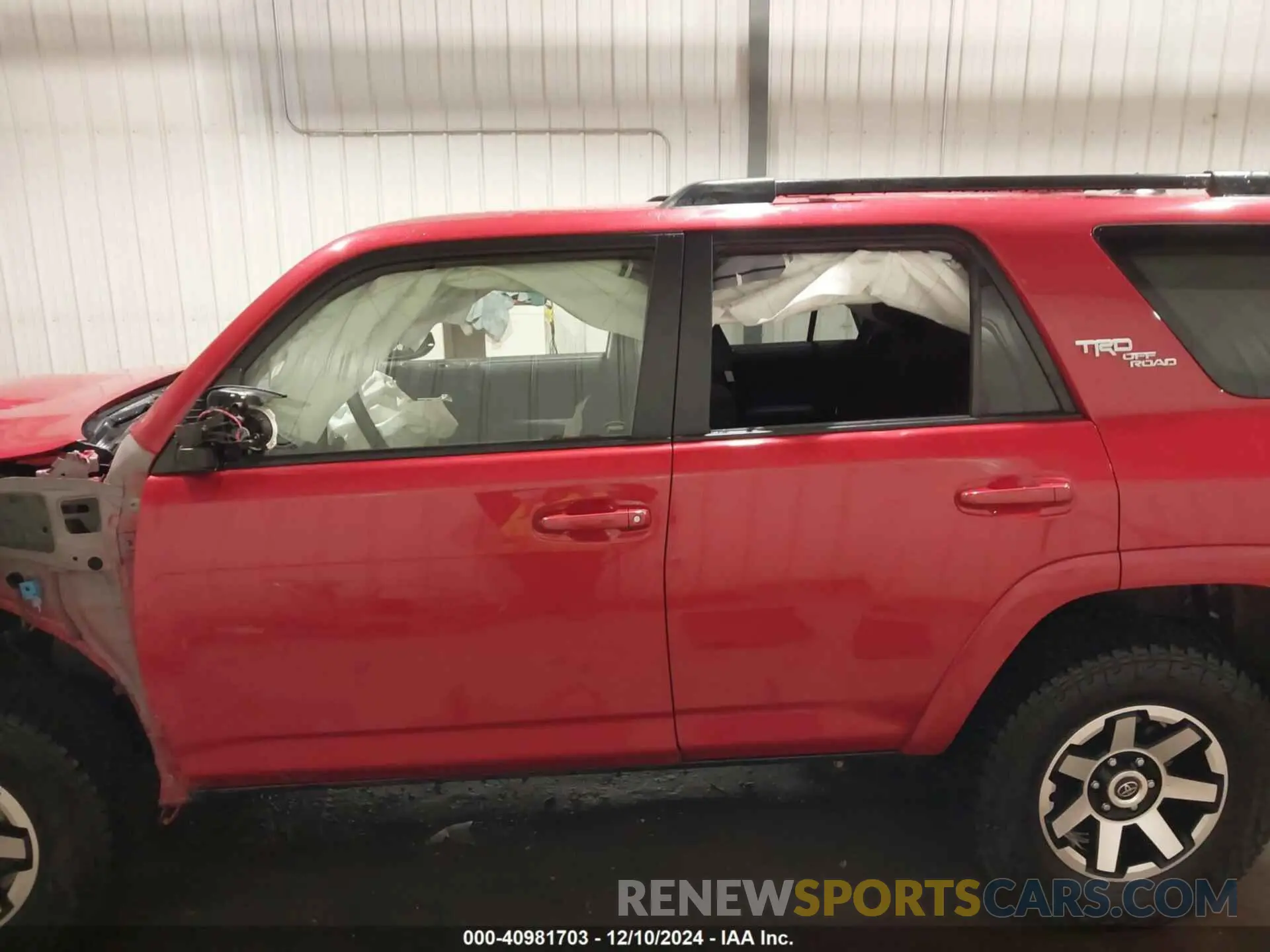 14 fotografías del automóvil dañado JTEPU5JR1N6051181 TOYOTA 4RUNNER 2022