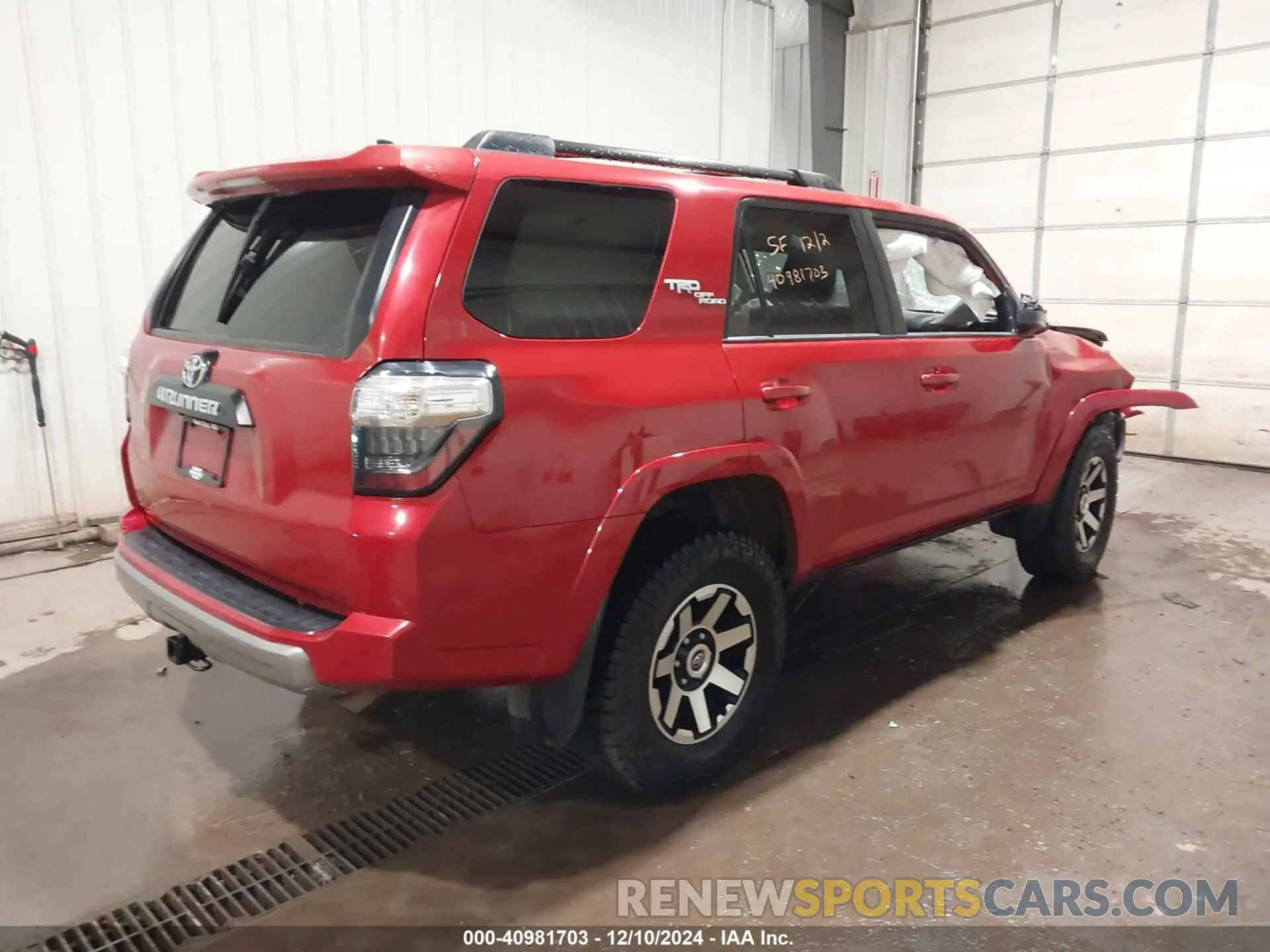 4 fotografías del automóvil dañado JTEPU5JR1N6051181 TOYOTA 4RUNNER 2022