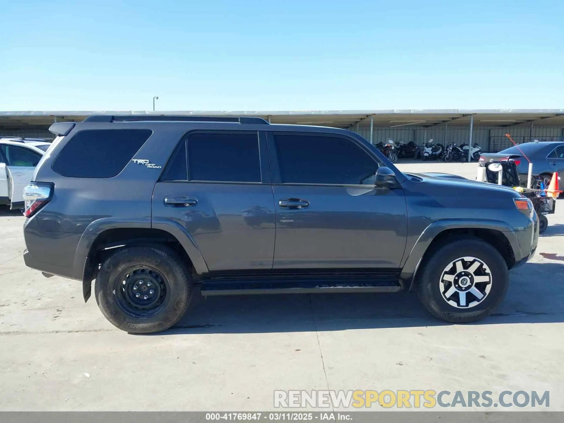 14 fotografías del automóvil dañado JTEPU5JR4N6020930 TOYOTA 4RUNNER 2022