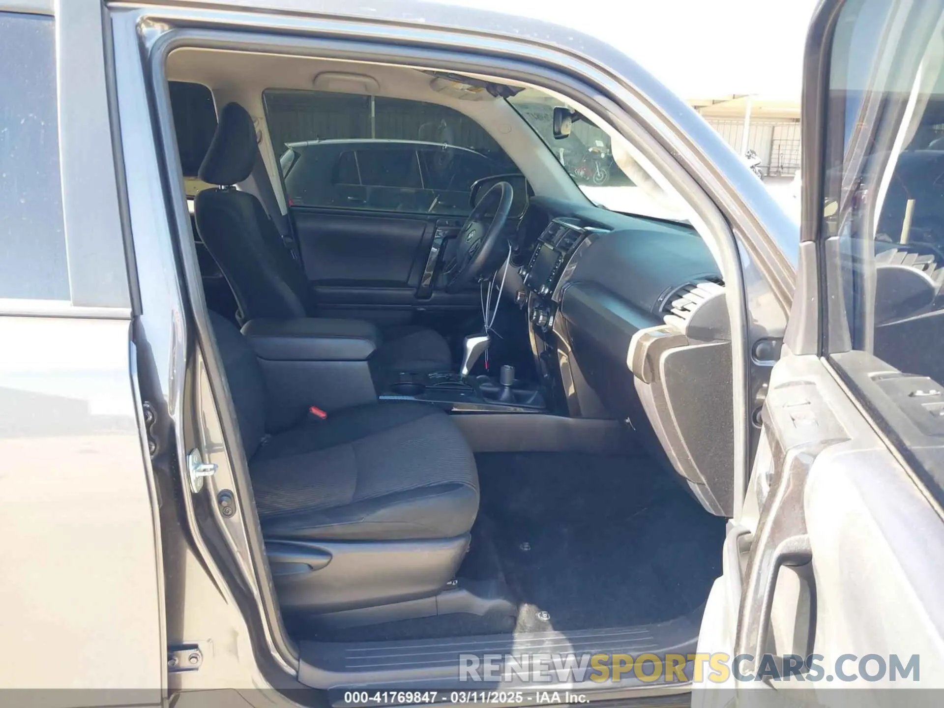 5 fotografías del automóvil dañado JTEPU5JR4N6020930 TOYOTA 4RUNNER 2022