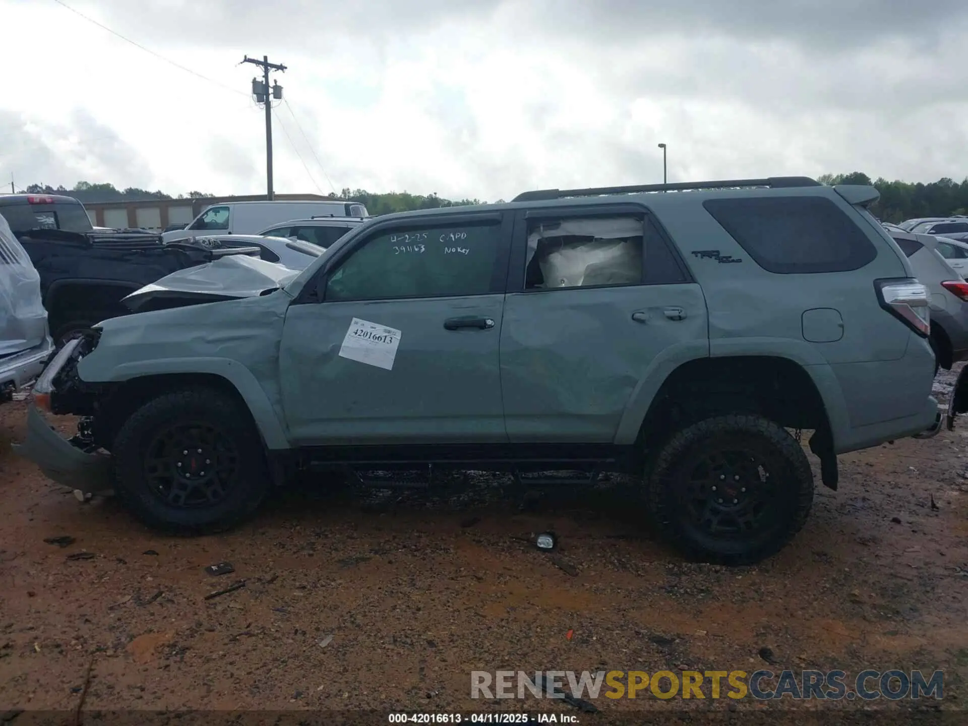 13 fotografías del automóvil dañado JTEPU5JR8N6003449 TOYOTA 4RUNNER 2022