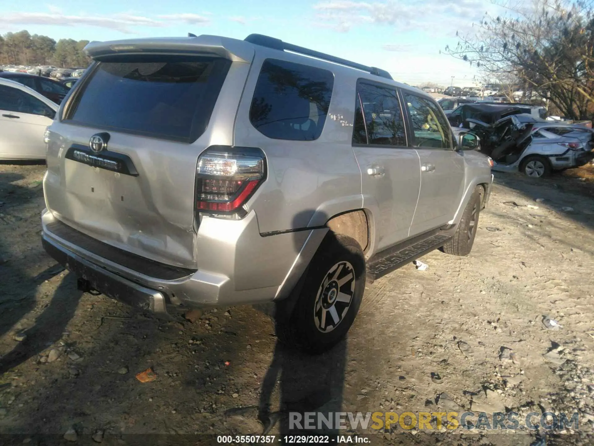 4 fotografías del automóvil dañado JTEPU5JR9N6007266 TOYOTA 4RUNNER 2022