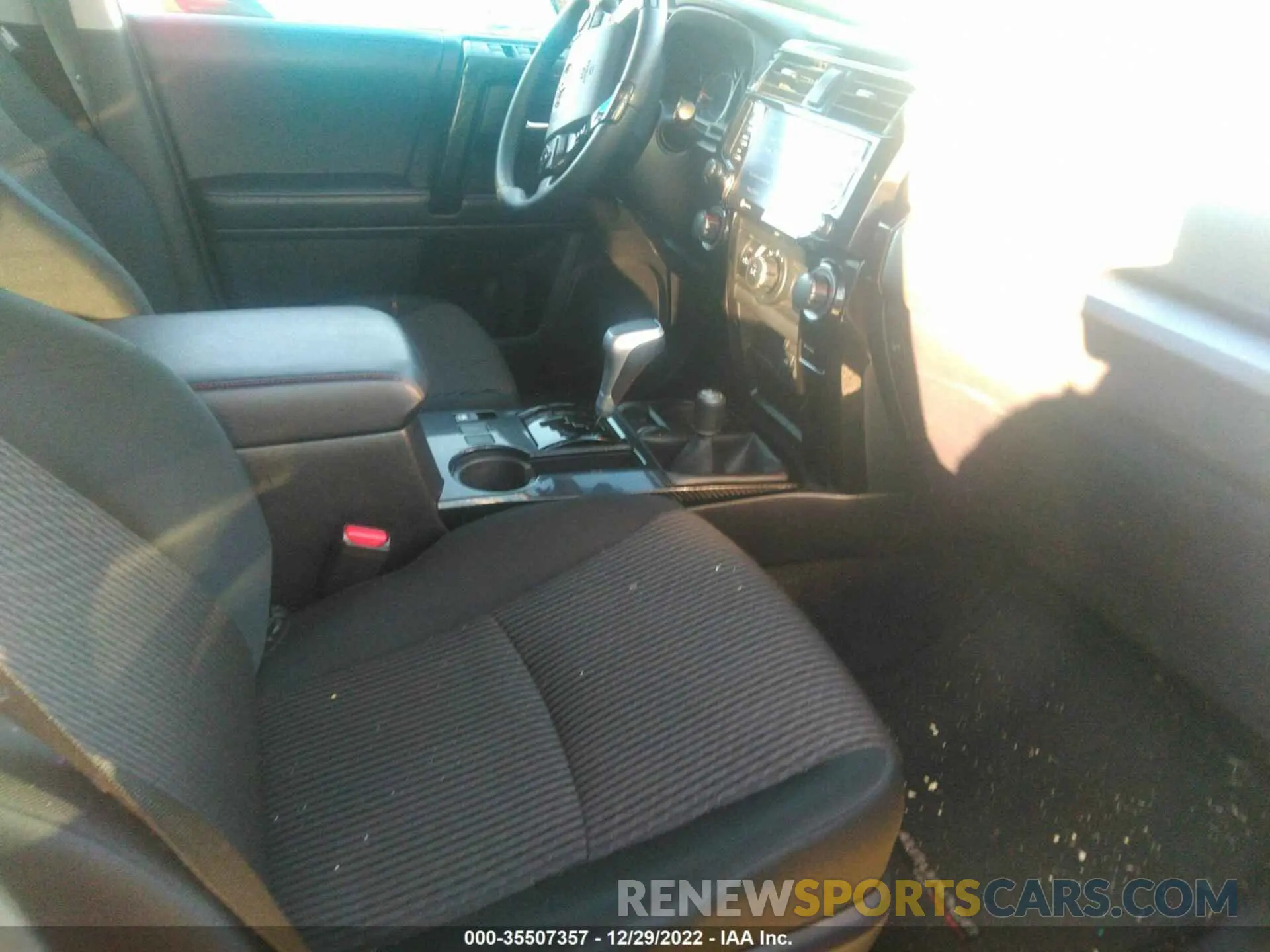 5 fotografías del automóvil dañado JTEPU5JR9N6007266 TOYOTA 4RUNNER 2022