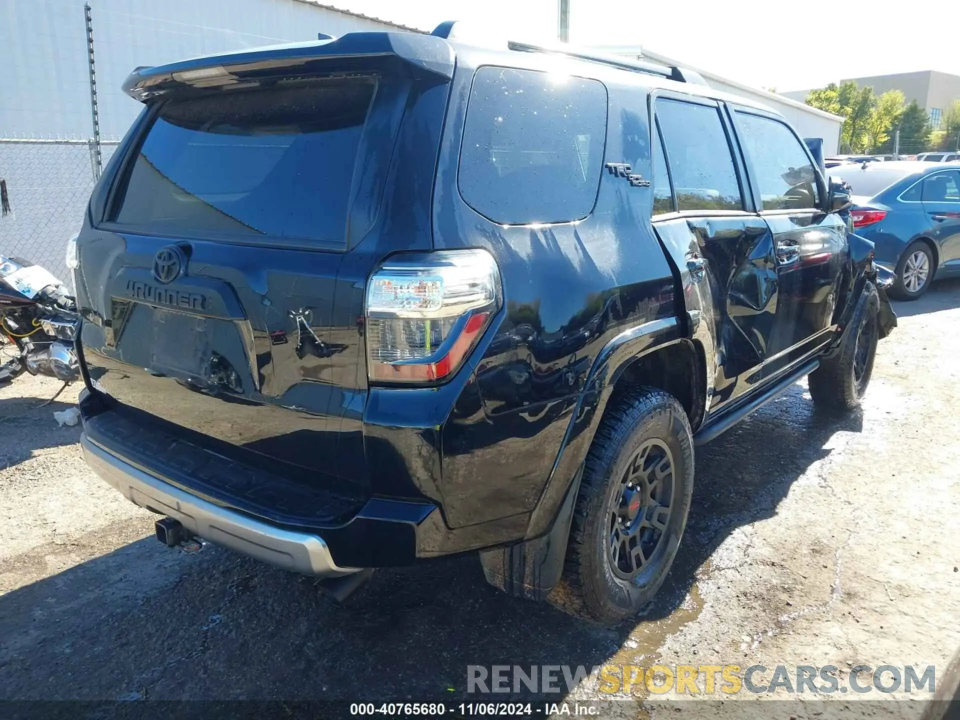 4 fotografías del automóvil dañado JTERU5JR1N6043333 TOYOTA 4RUNNER 2022