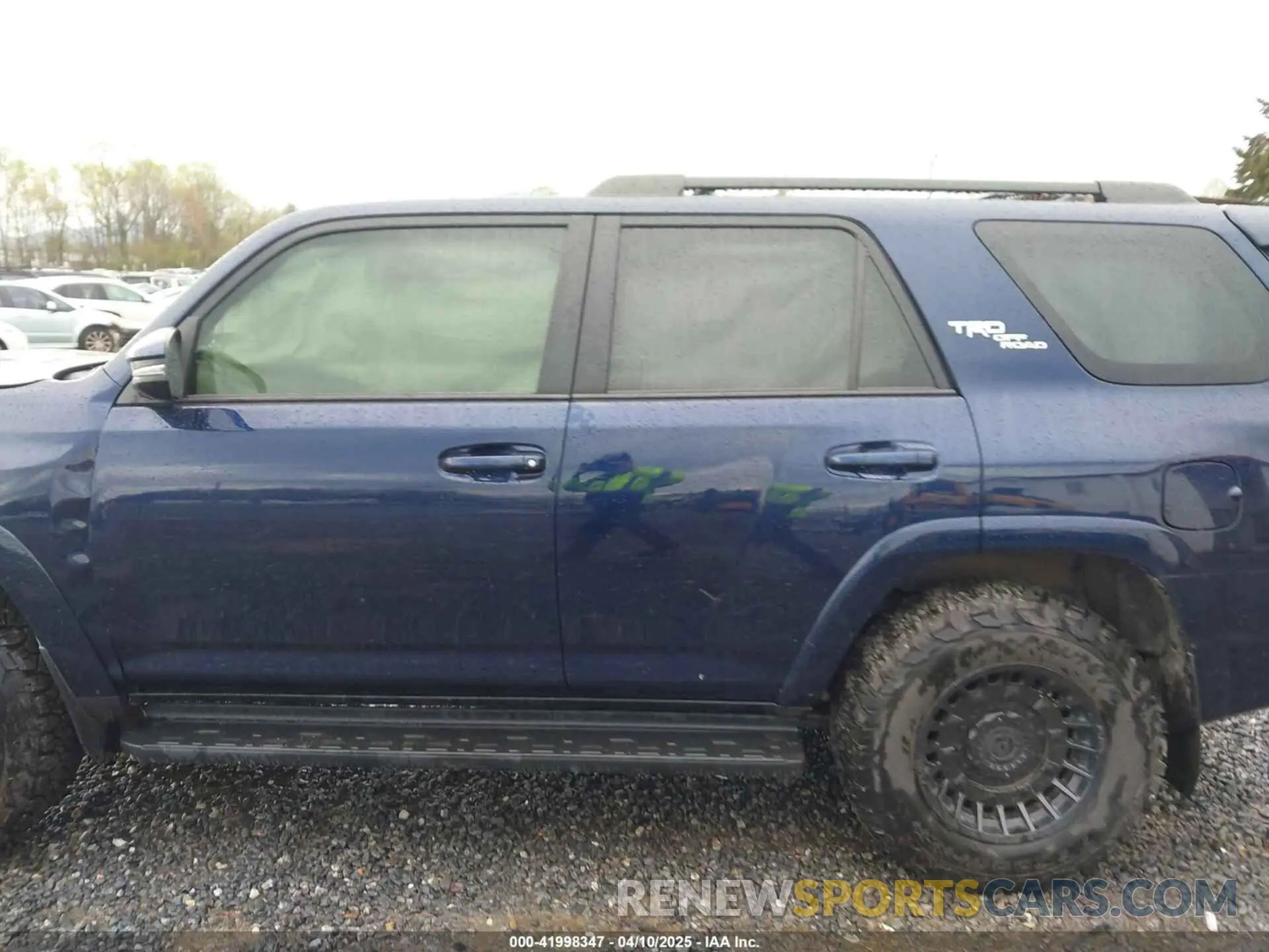 14 fotografías del automóvil dañado JTERU5JR1N6056695 TOYOTA 4RUNNER 2022